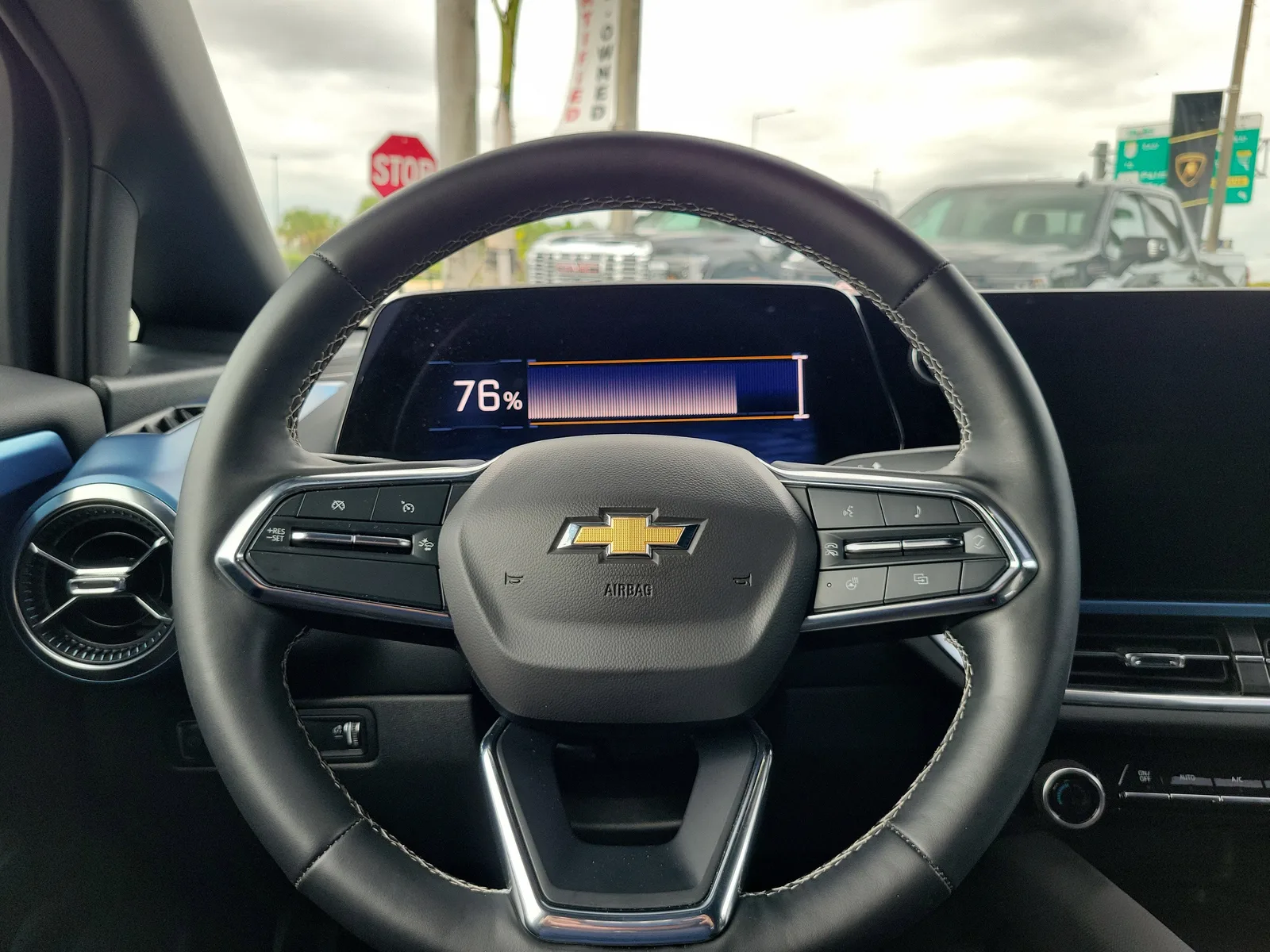 2024 Chevrolet Equinox EV 2LT photo 18