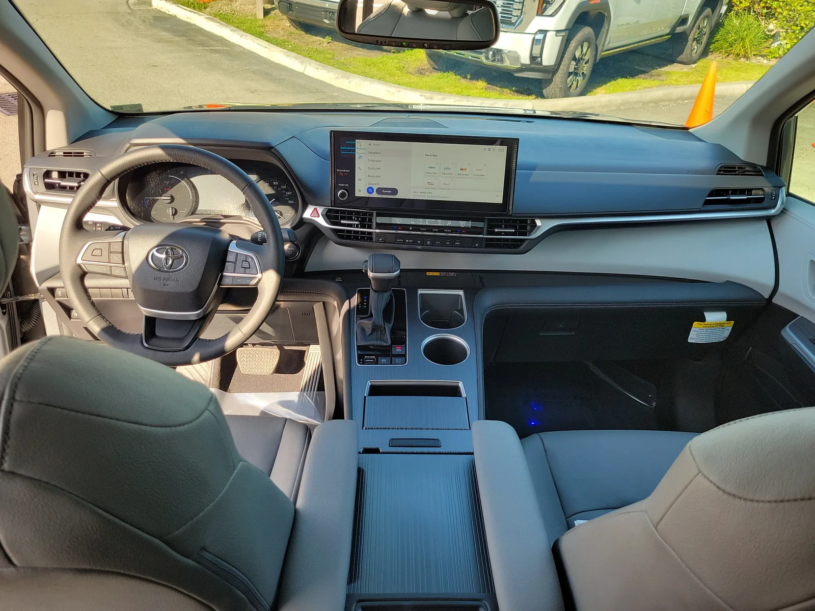 2026 Toyota Sienna XLE photo 20
