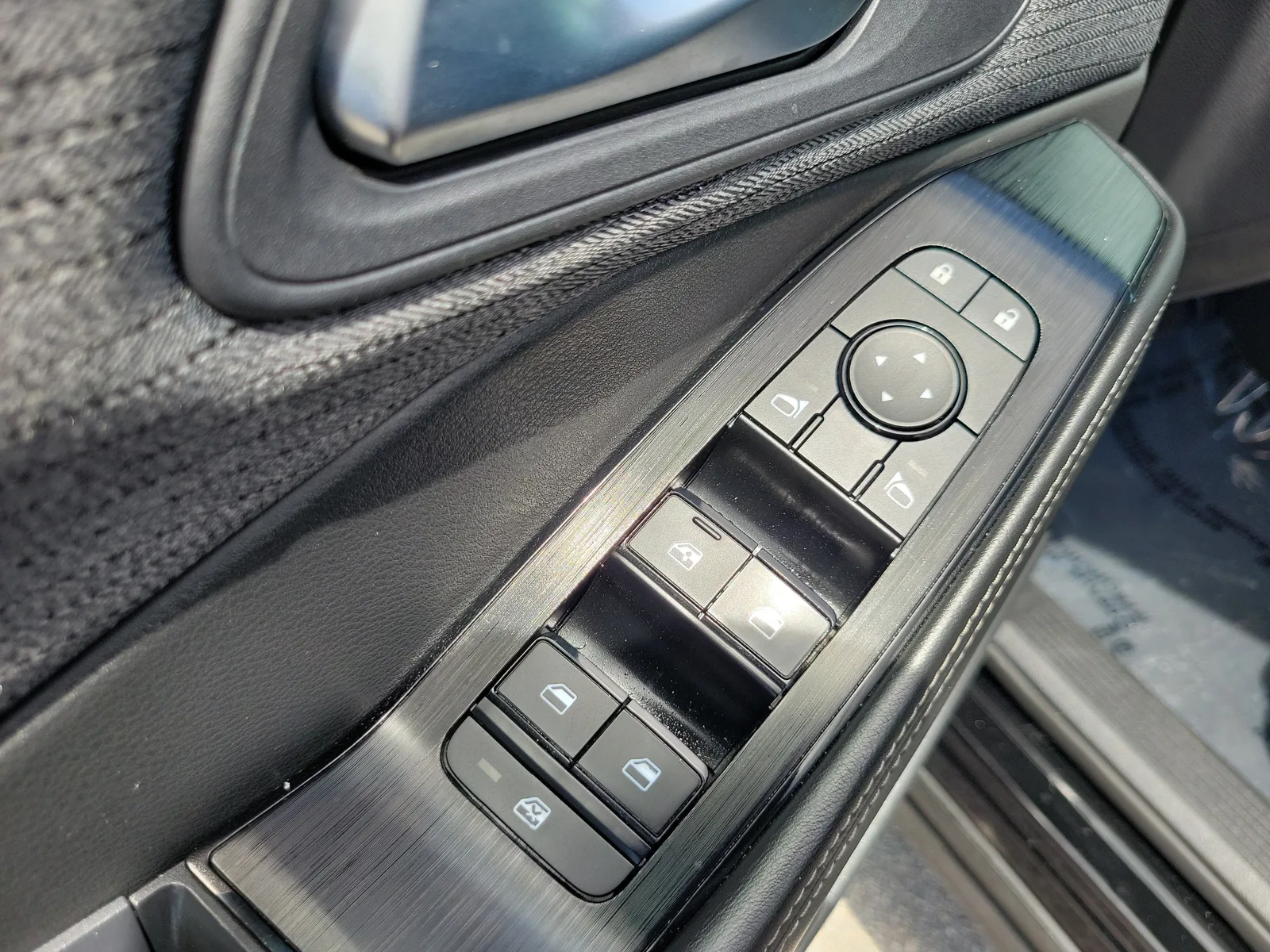 2022 Nissan Rogue SV photo 24