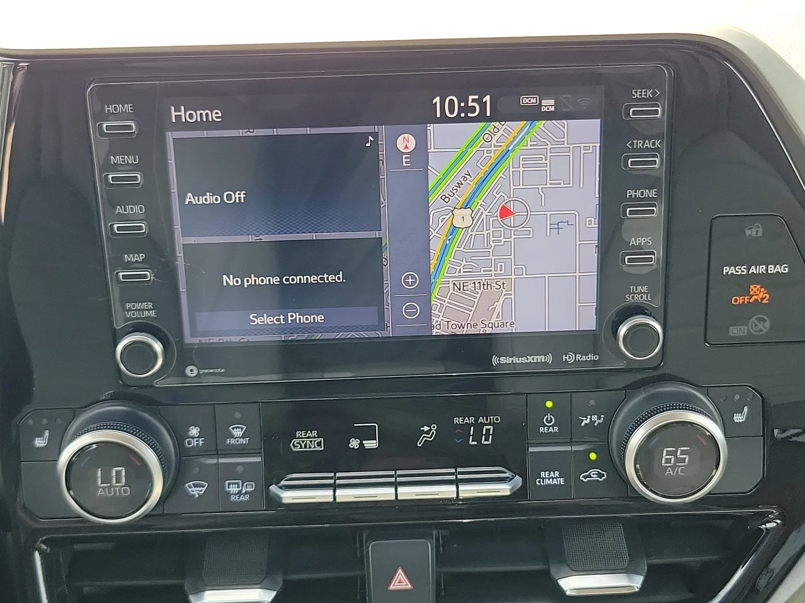 2021 Toyota Highlander XLE photo 9