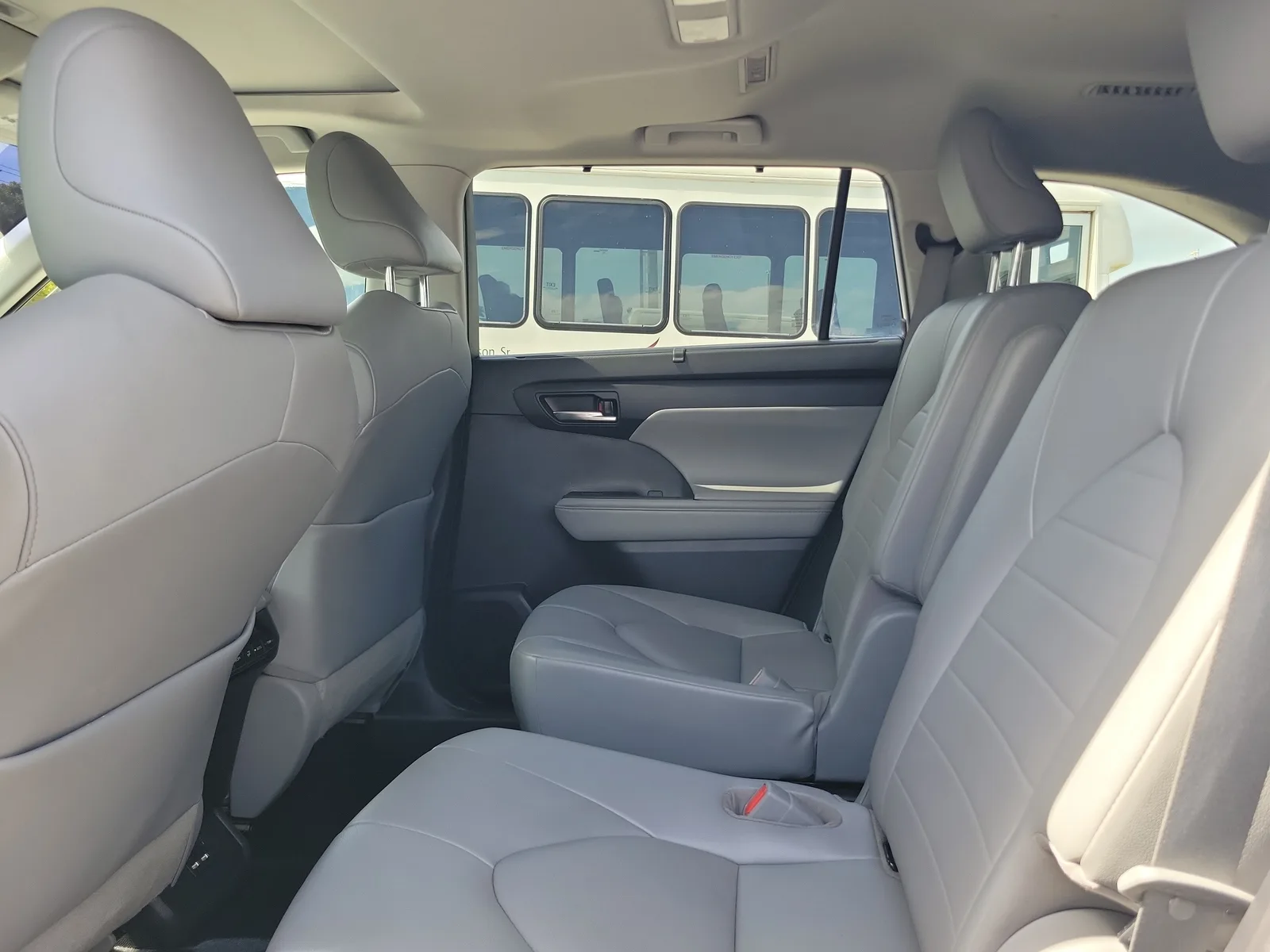 2021 Toyota Highlander XLE photo 13