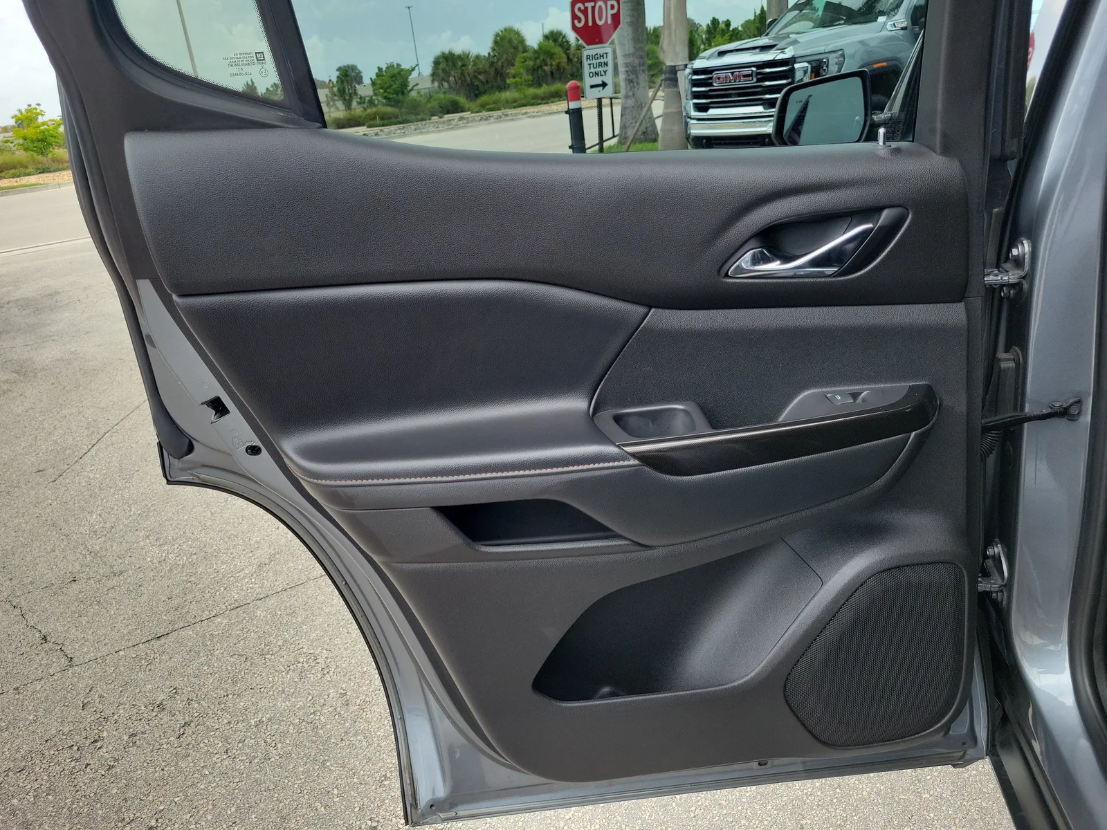 2021 GMC Acadia AT4 photo 27