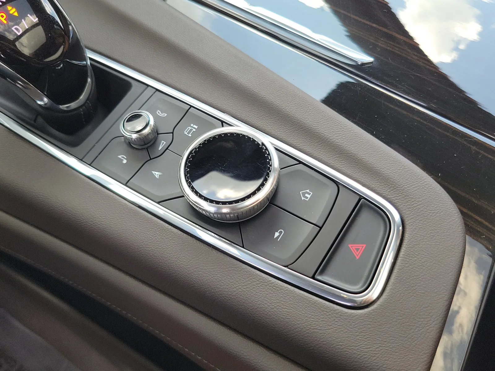 2023 Cadillac Escalade 4WD Premium Luxury photo 28