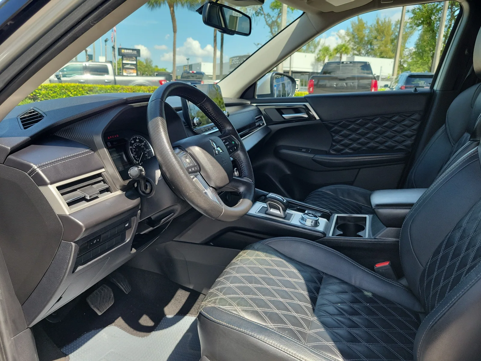 2022 Mitsubishi Outlander SEL photo 9