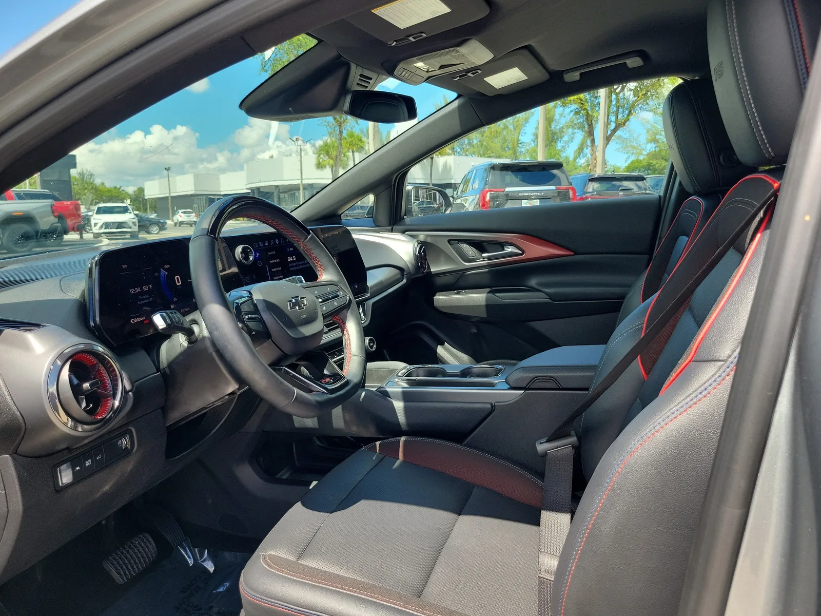 2024 Chevrolet Equinox EV RS photo 12