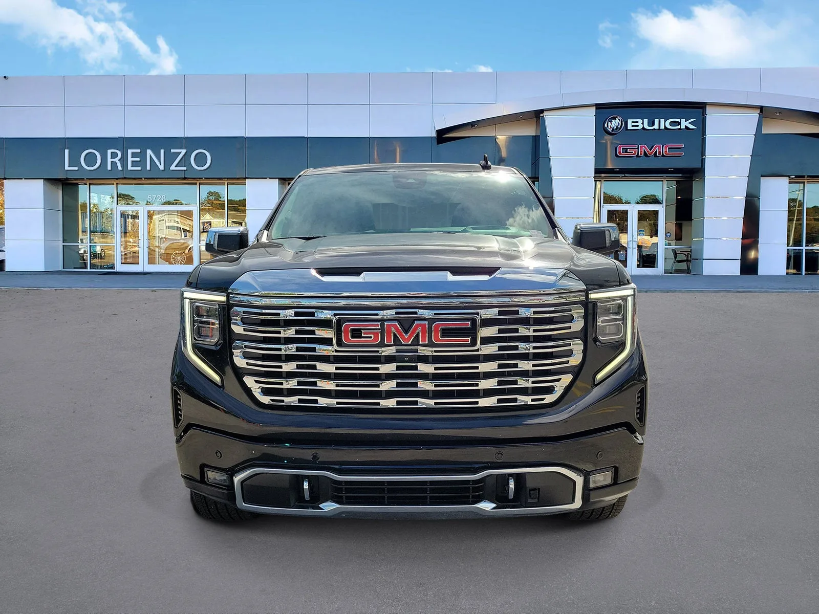 2023 GMC Sierra 1500 Denali photo 2