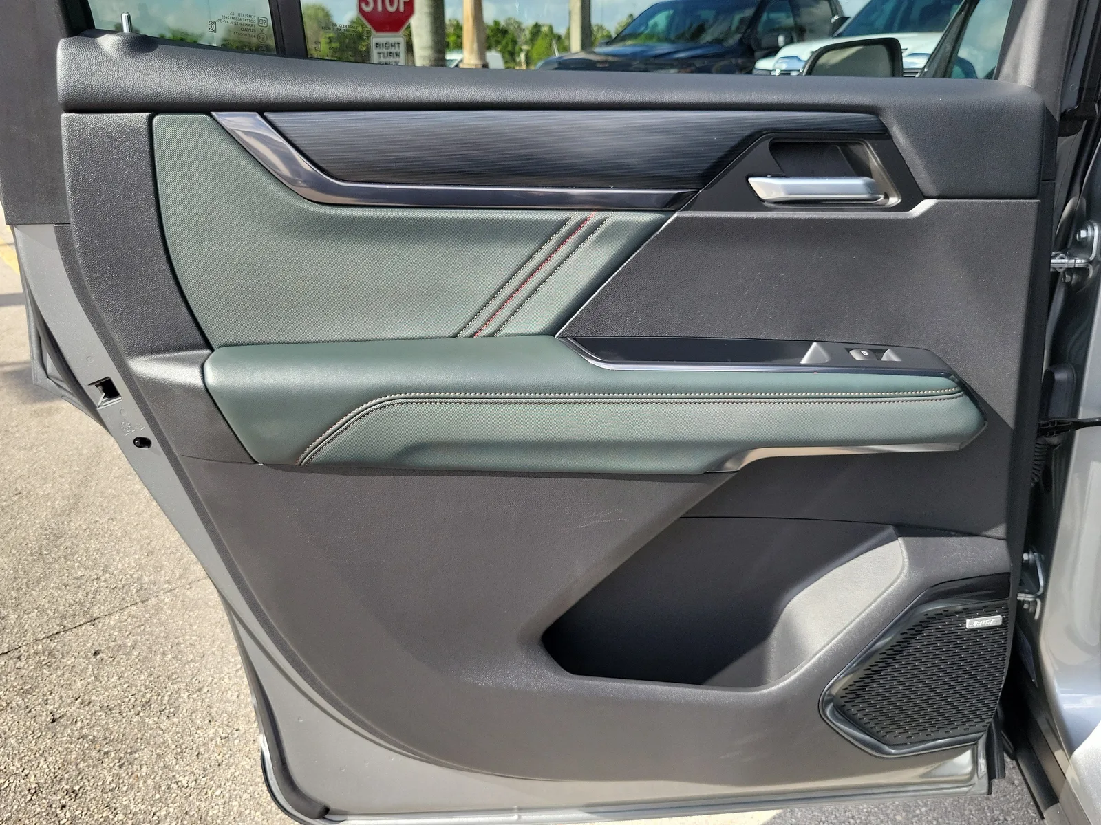 2024 GMC Acadia AT4 photo 22