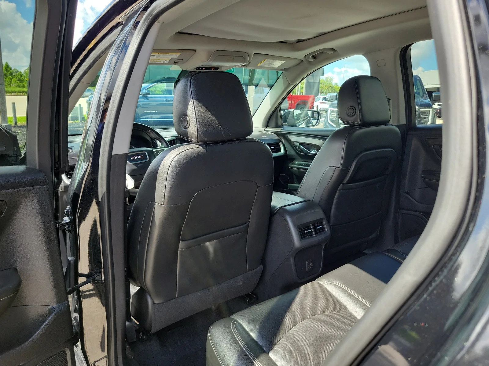 2023 GMC Terrain SLT photo 14