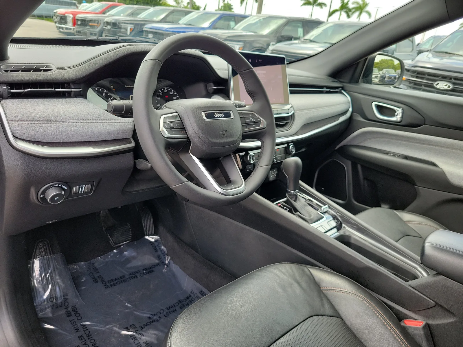 2023 Jeep Compass Latitude Lux 4WD photo 9