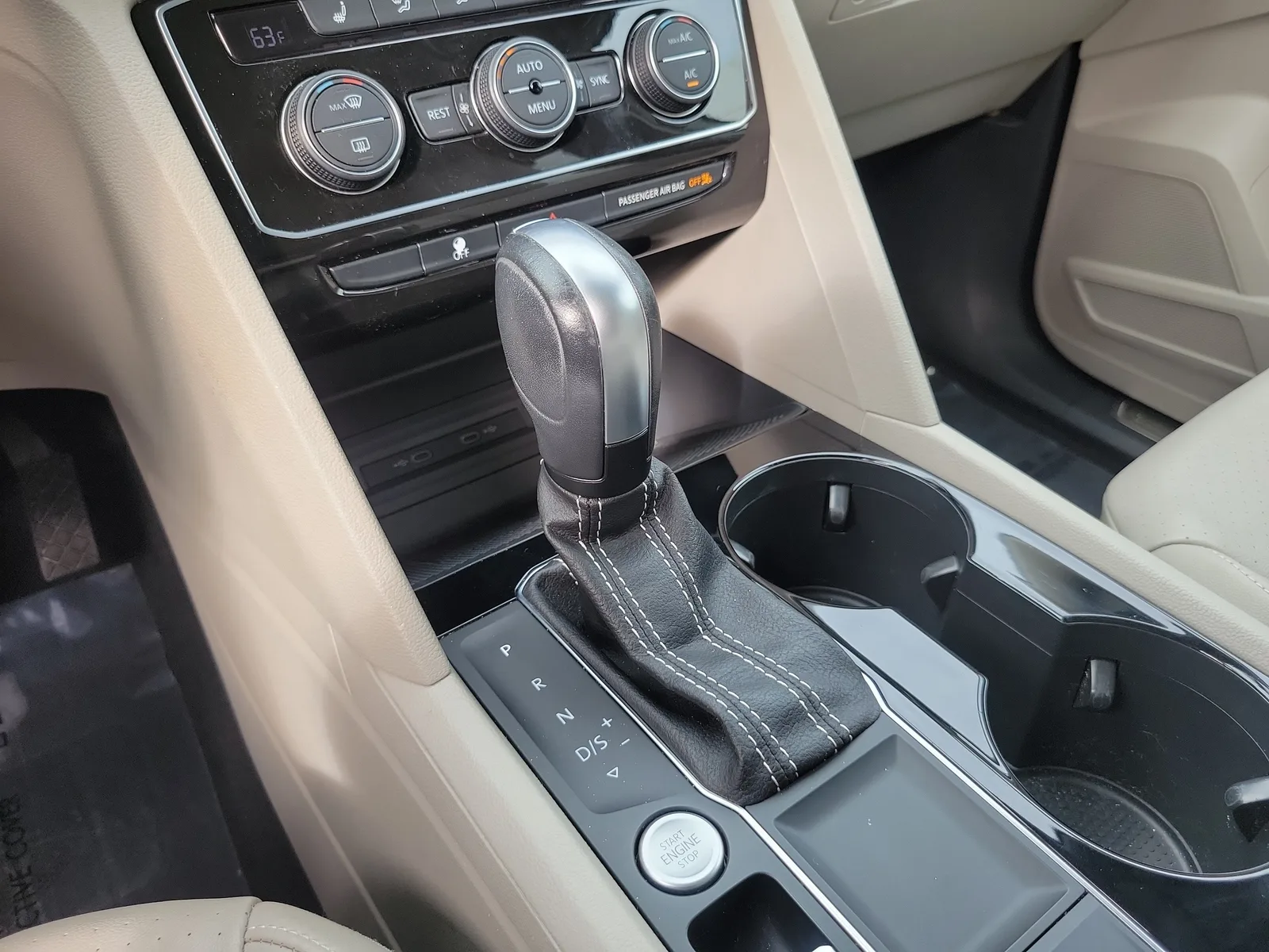 2022 Volkswagen Atlas 3.6L V6 SE w/Technology photo 23