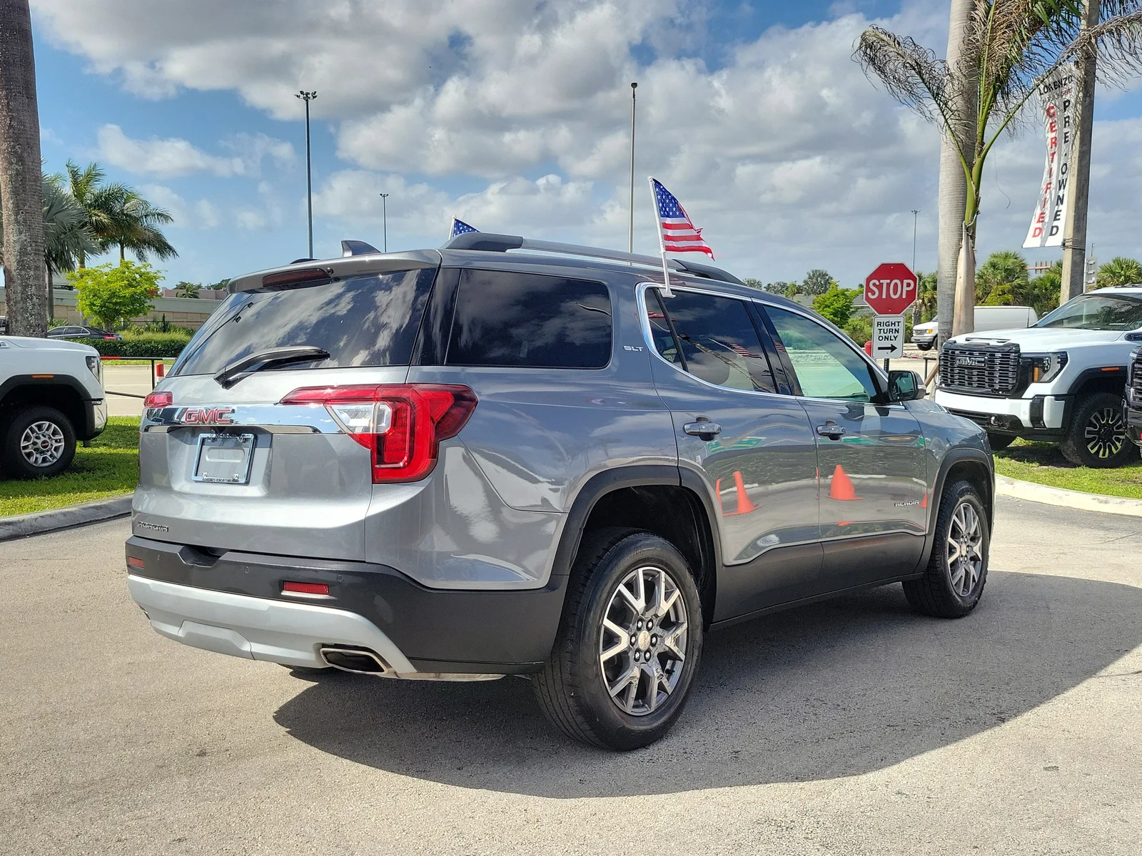 2022 GMC Acadia SLT photo 5