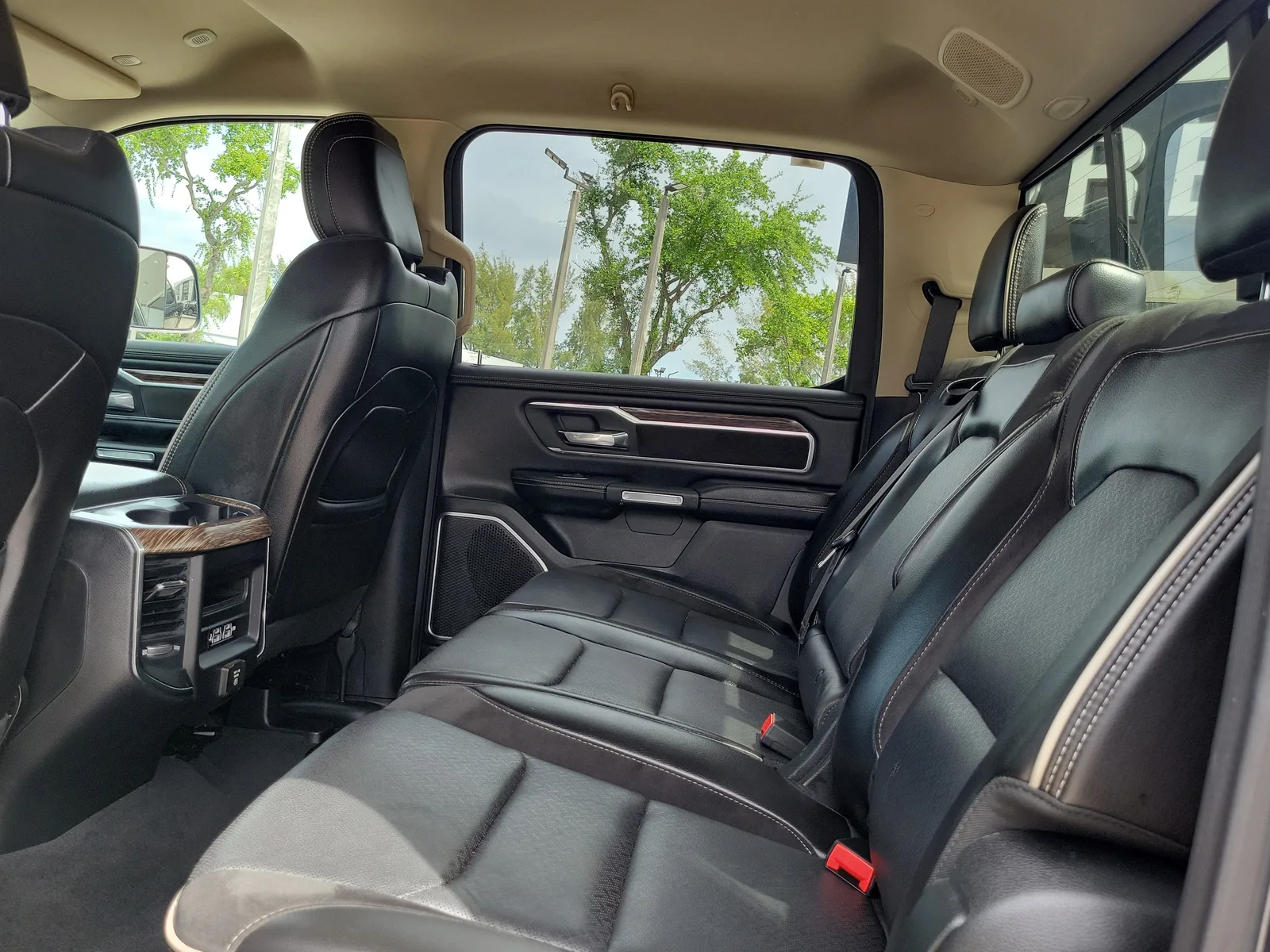 2019 RAM 1500 Laramie photo 13