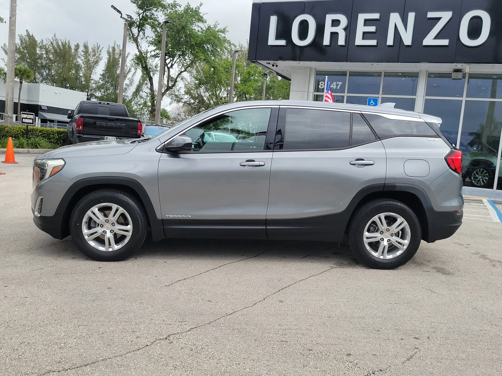 2020 GMC Terrain SLE photo 8
