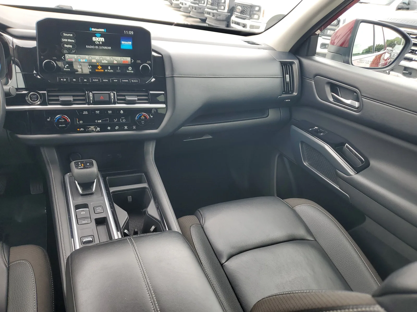 2024 Nissan Pathfinder SL photo 18