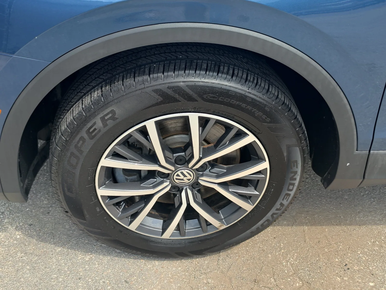 2020 Volkswagen Tiguan SE photo 27
