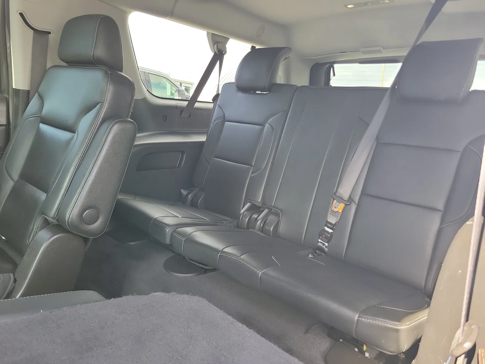 2020 Chevrolet Suburban LT photo 15