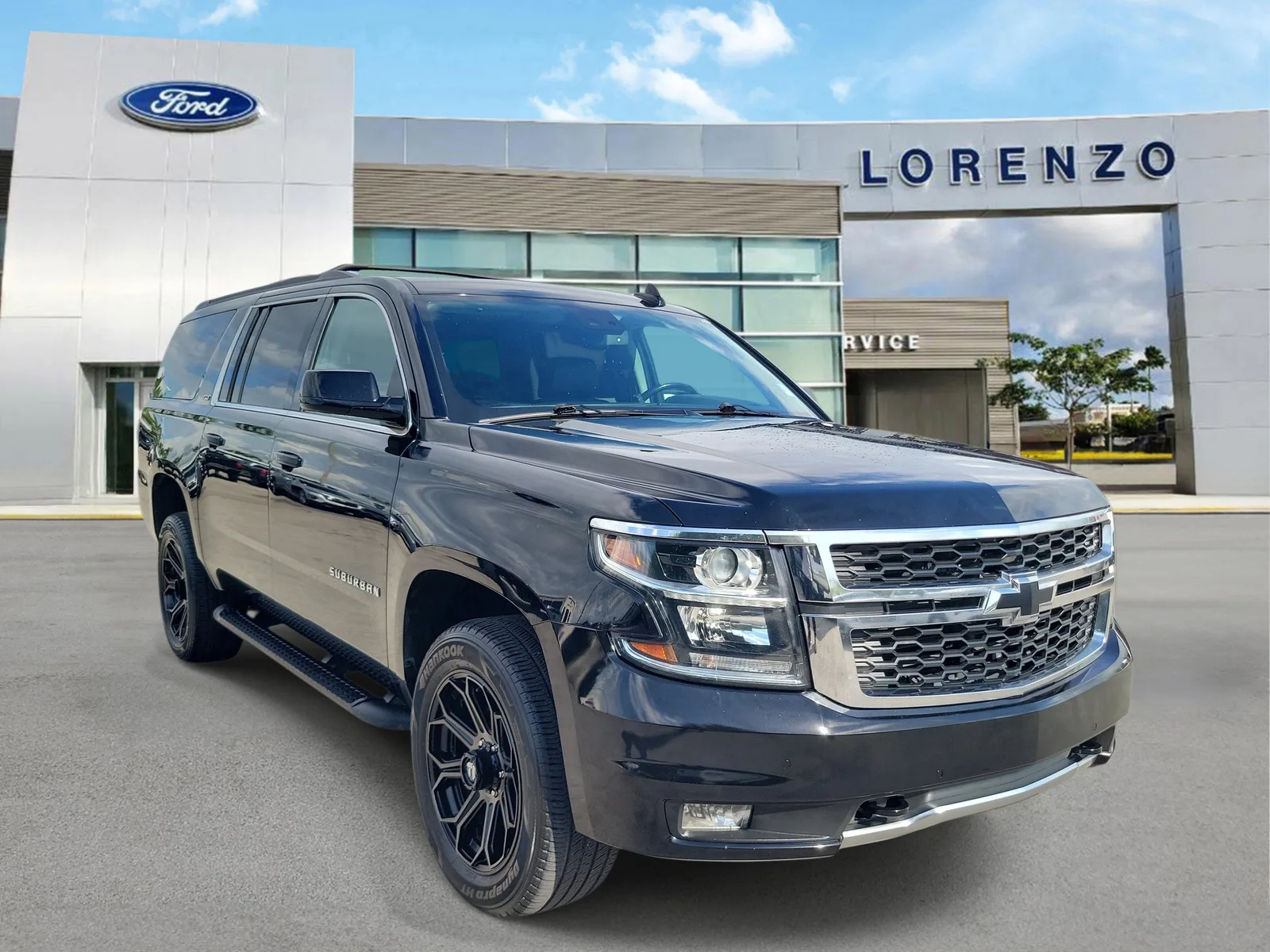 2020 Chevrolet Suburban LT photo 3