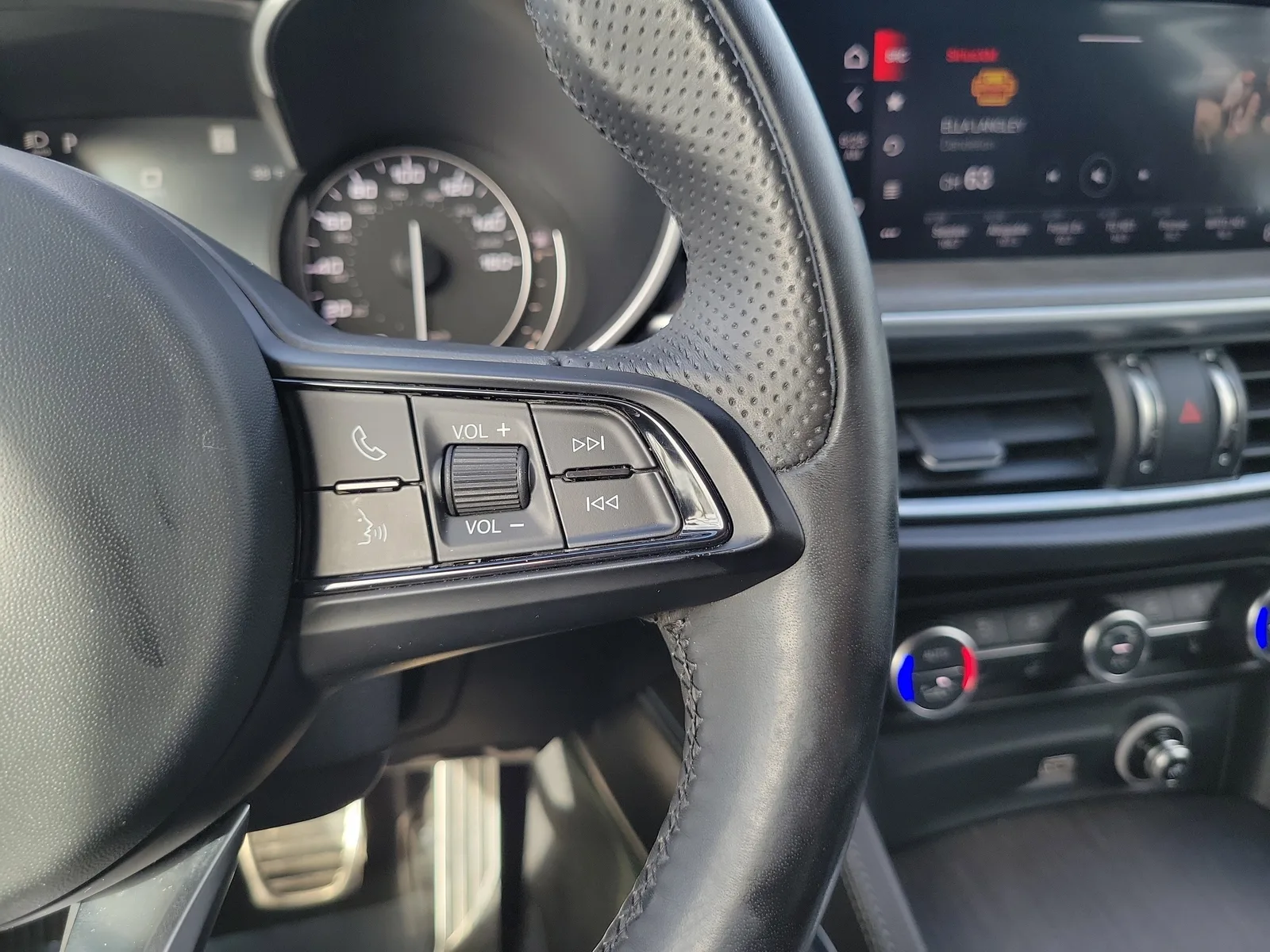 2023 Alfa Romeo Stelvio Ti photo 24