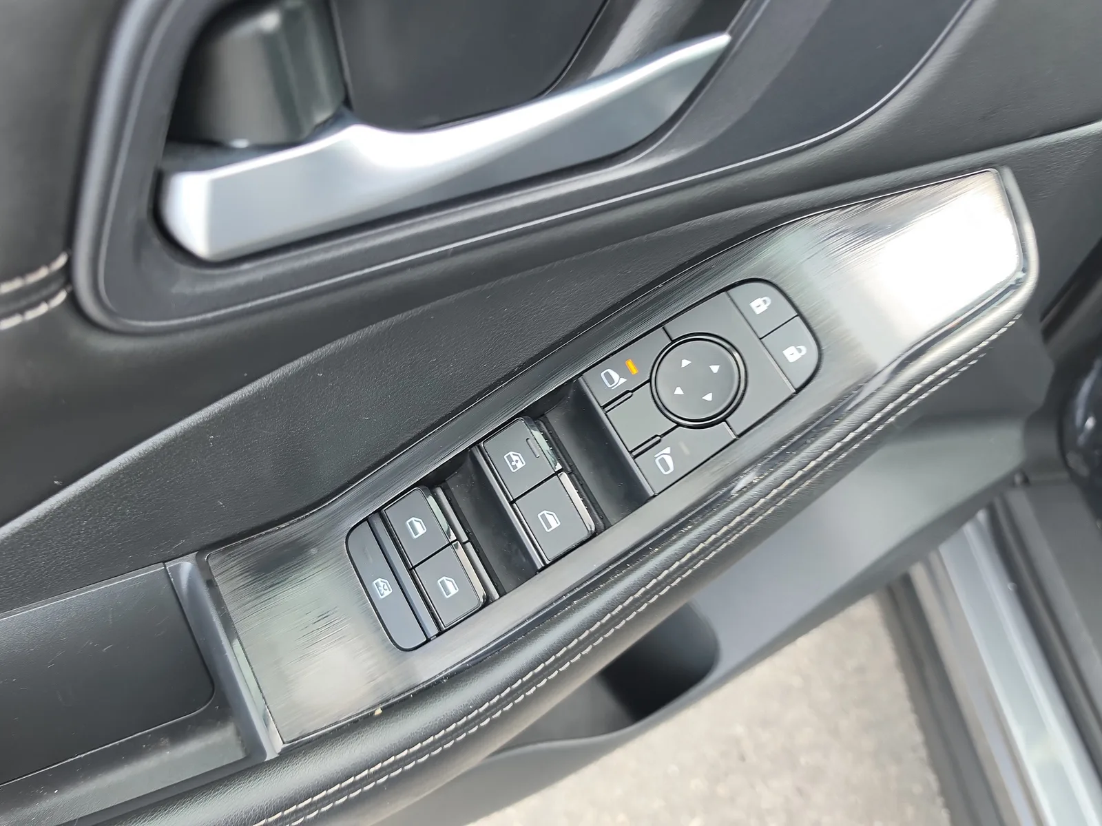 2023 Nissan Rogue SV photo 24