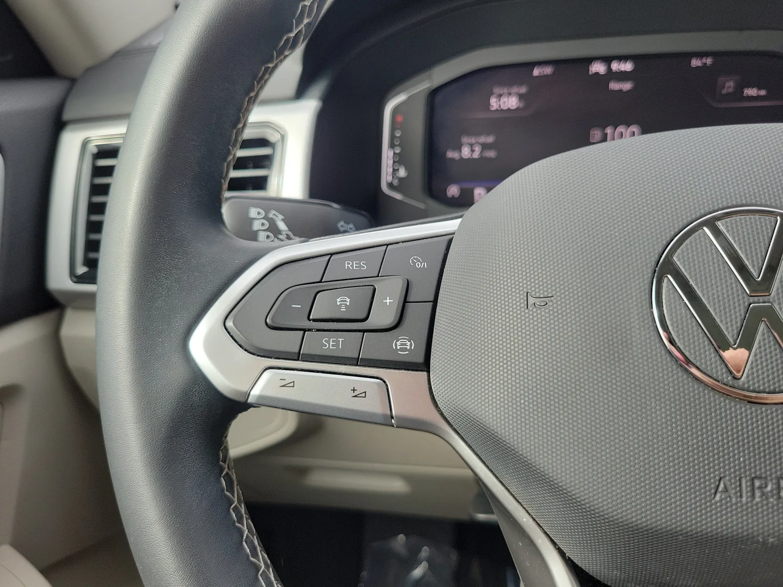 2022 Volkswagen Atlas 3.6L V6 SE w/Technology photo 20