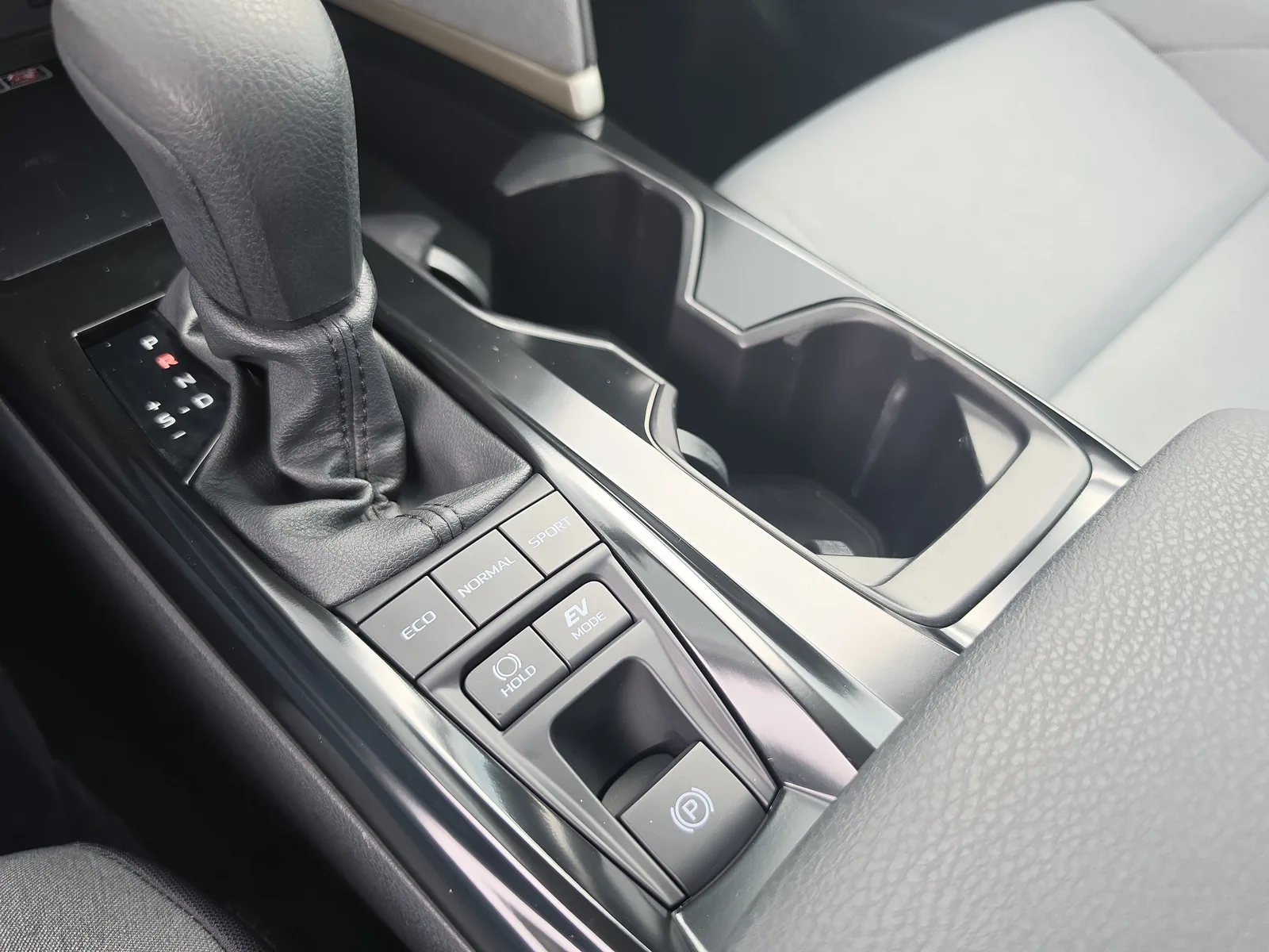 2025 Toyota Camry LE photo 30