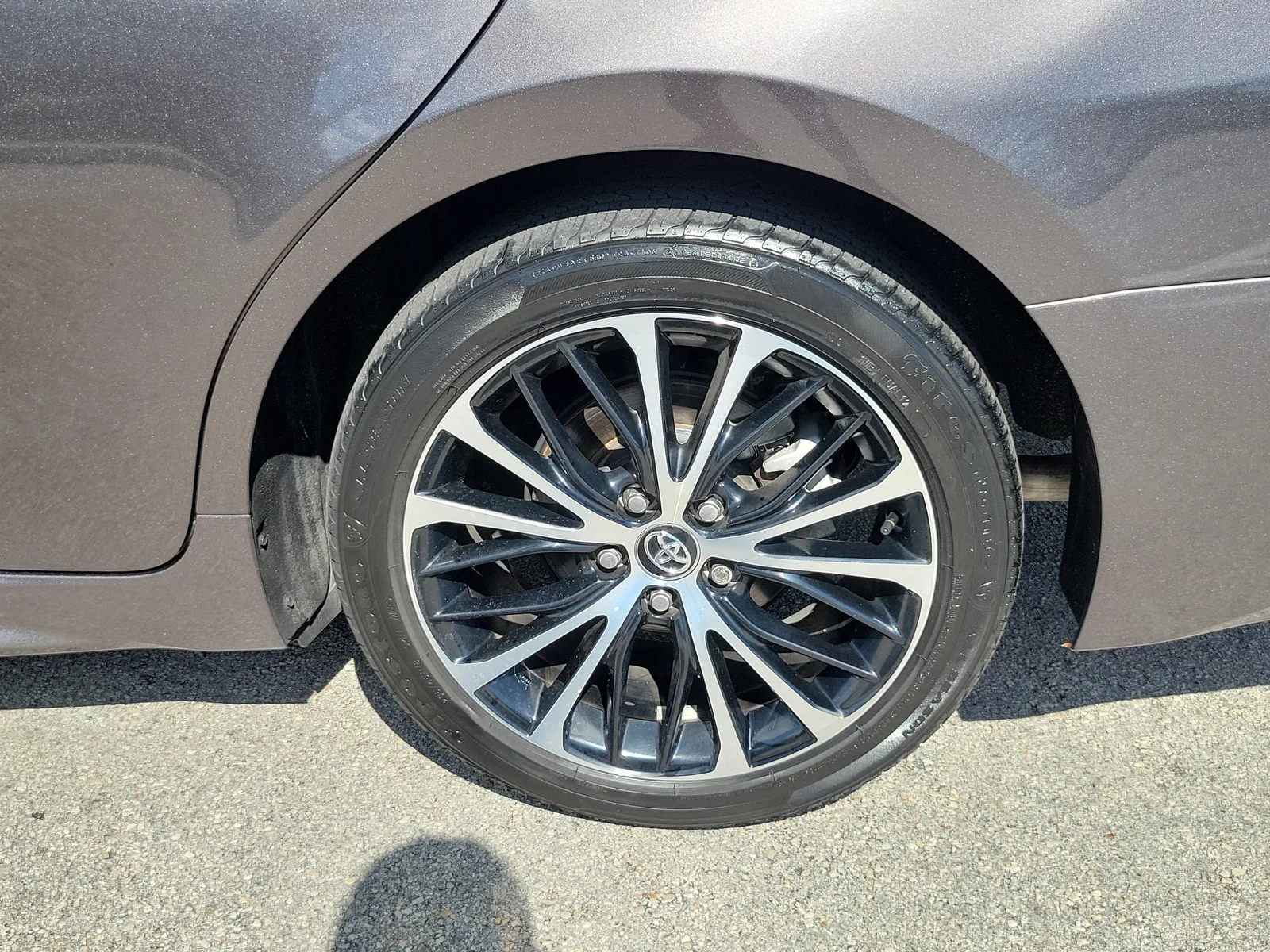 2020 Toyota Camry SE photo 25