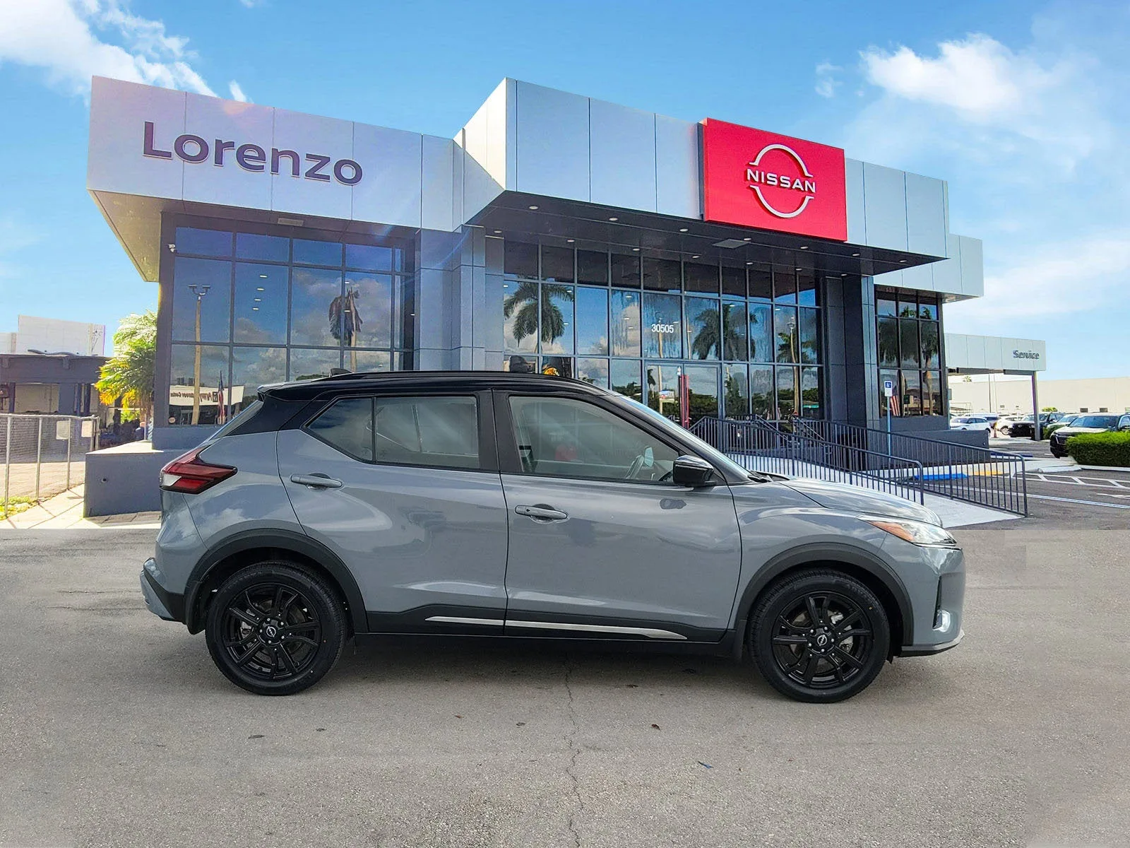 2023 Nissan Kicks SR photo 4