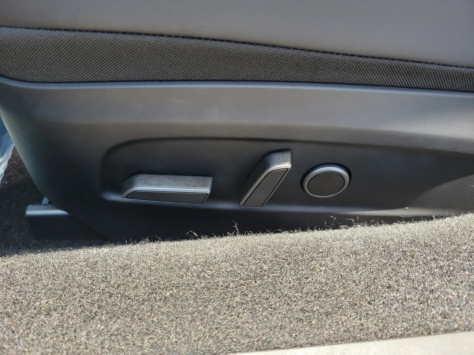 2025 Tesla Model 3 Long Range photo 24