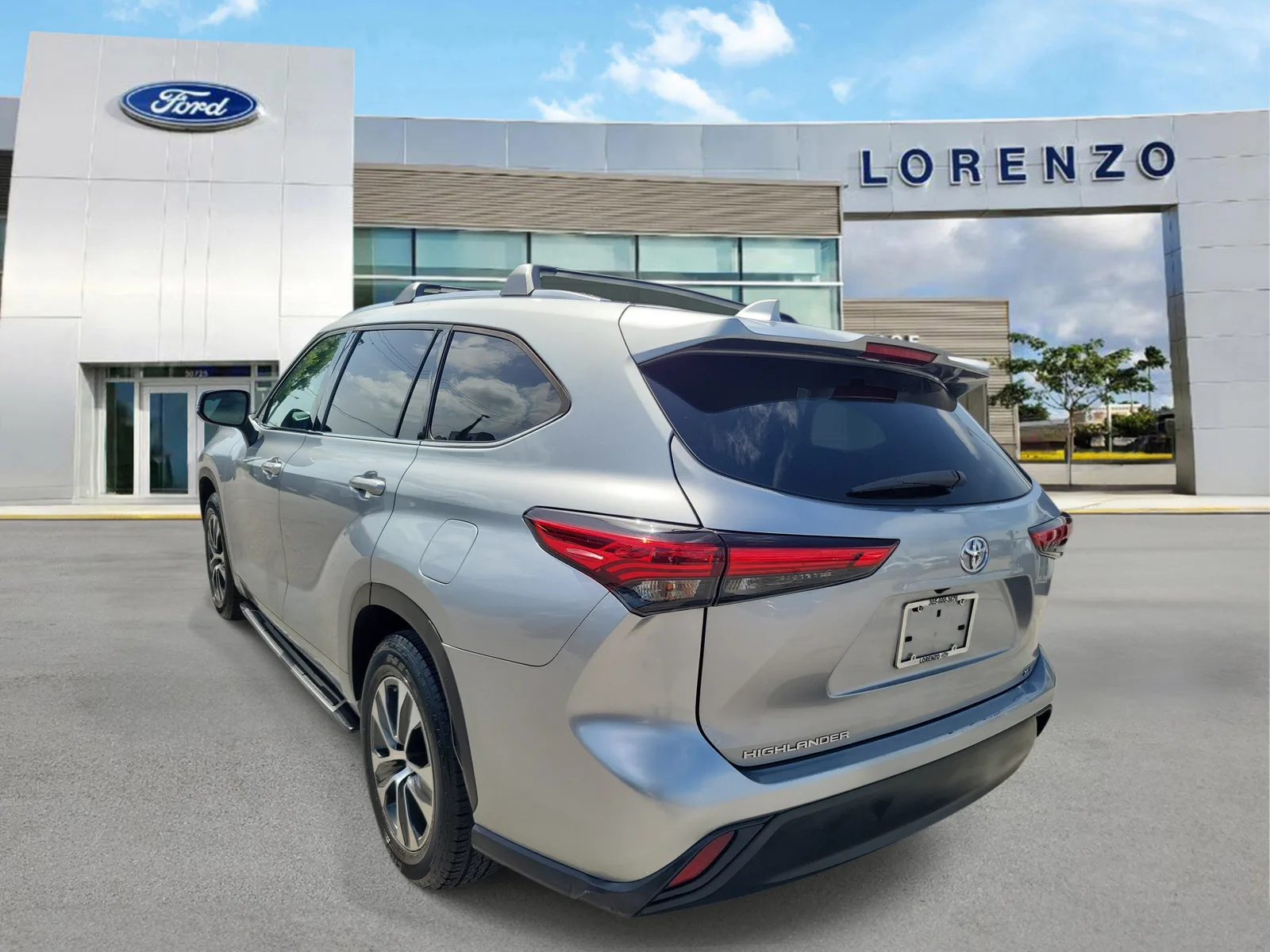 2021 Toyota Highlander XLE photo 7