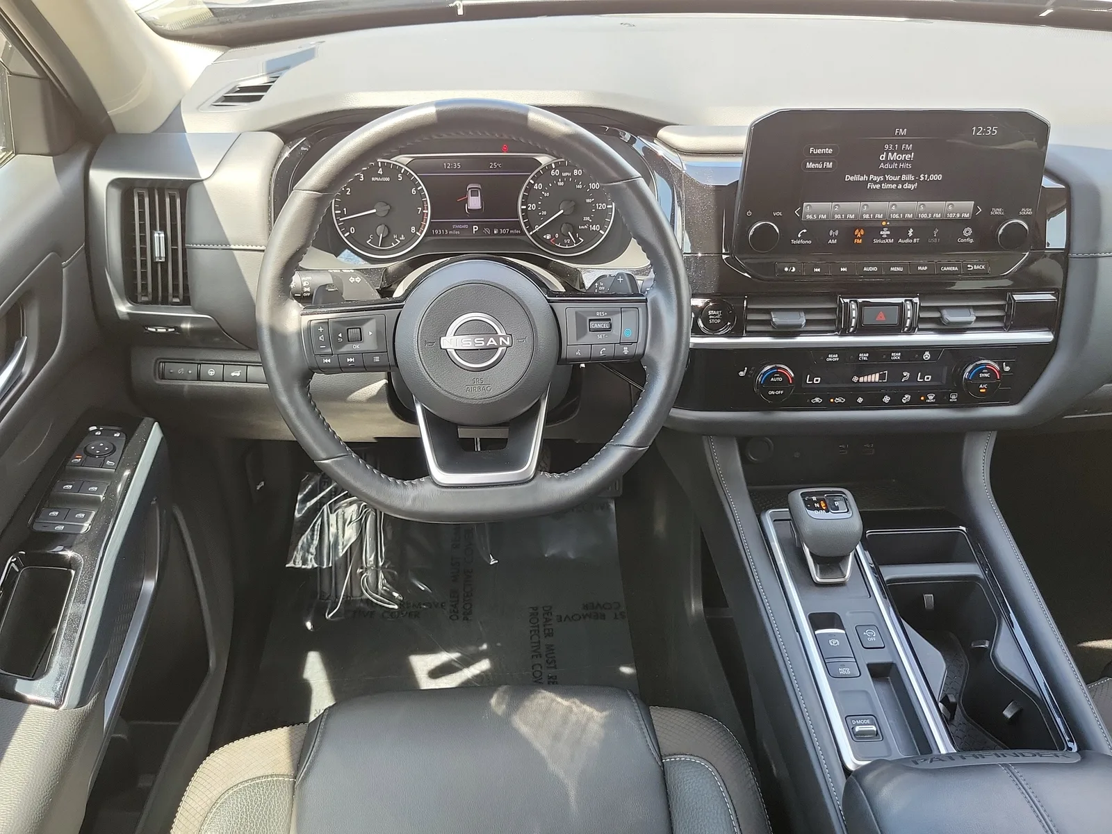 2025 Nissan Pathfinder SL photo 21