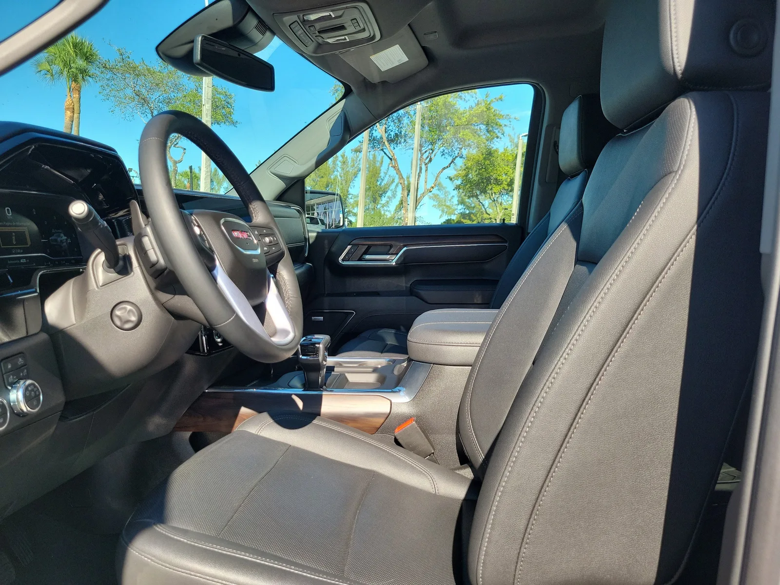 2023 GMC Sierra 1500 SLT photo 12