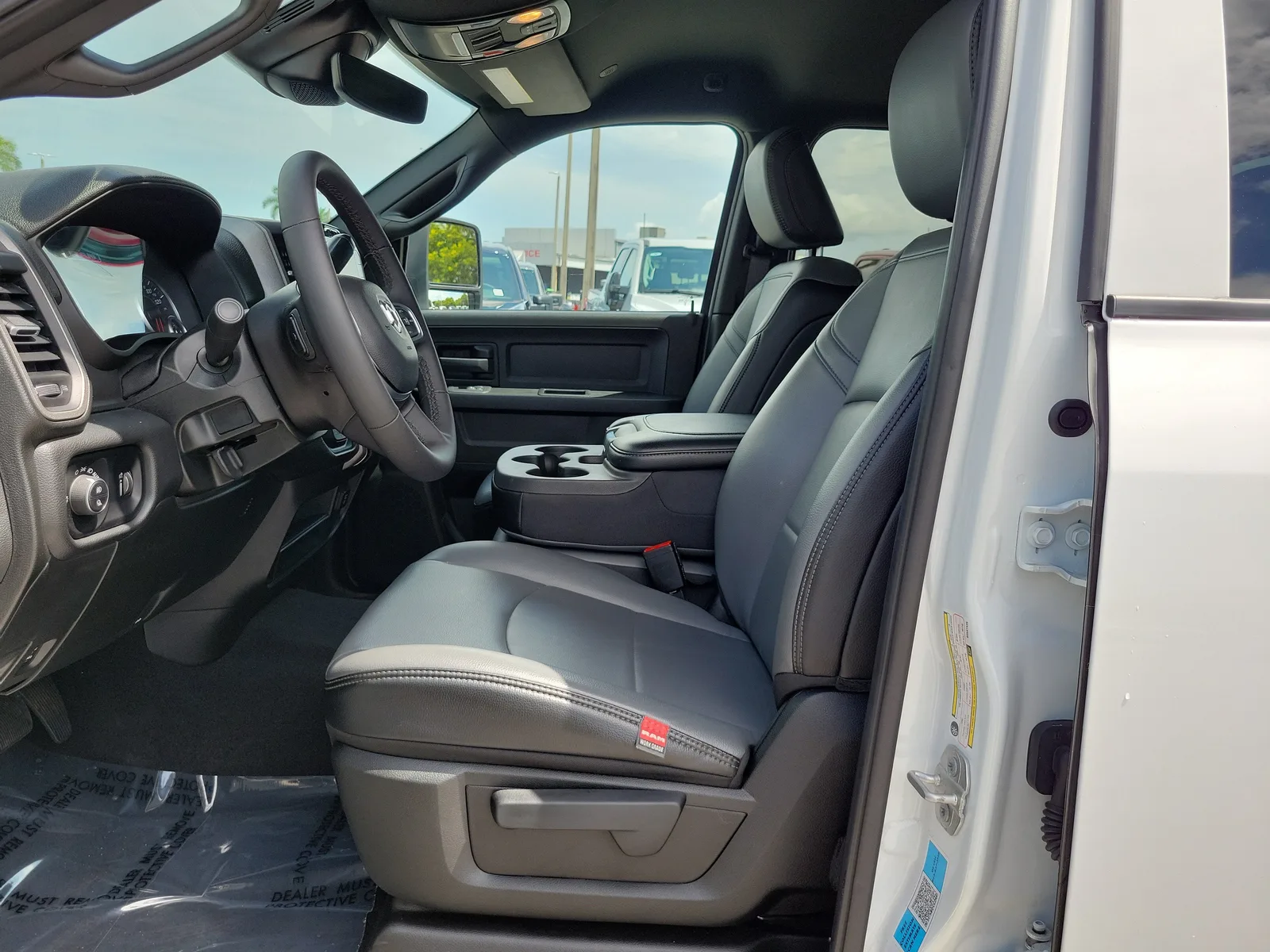 2025 RAM 2500 Tradesman 4WD photo 11