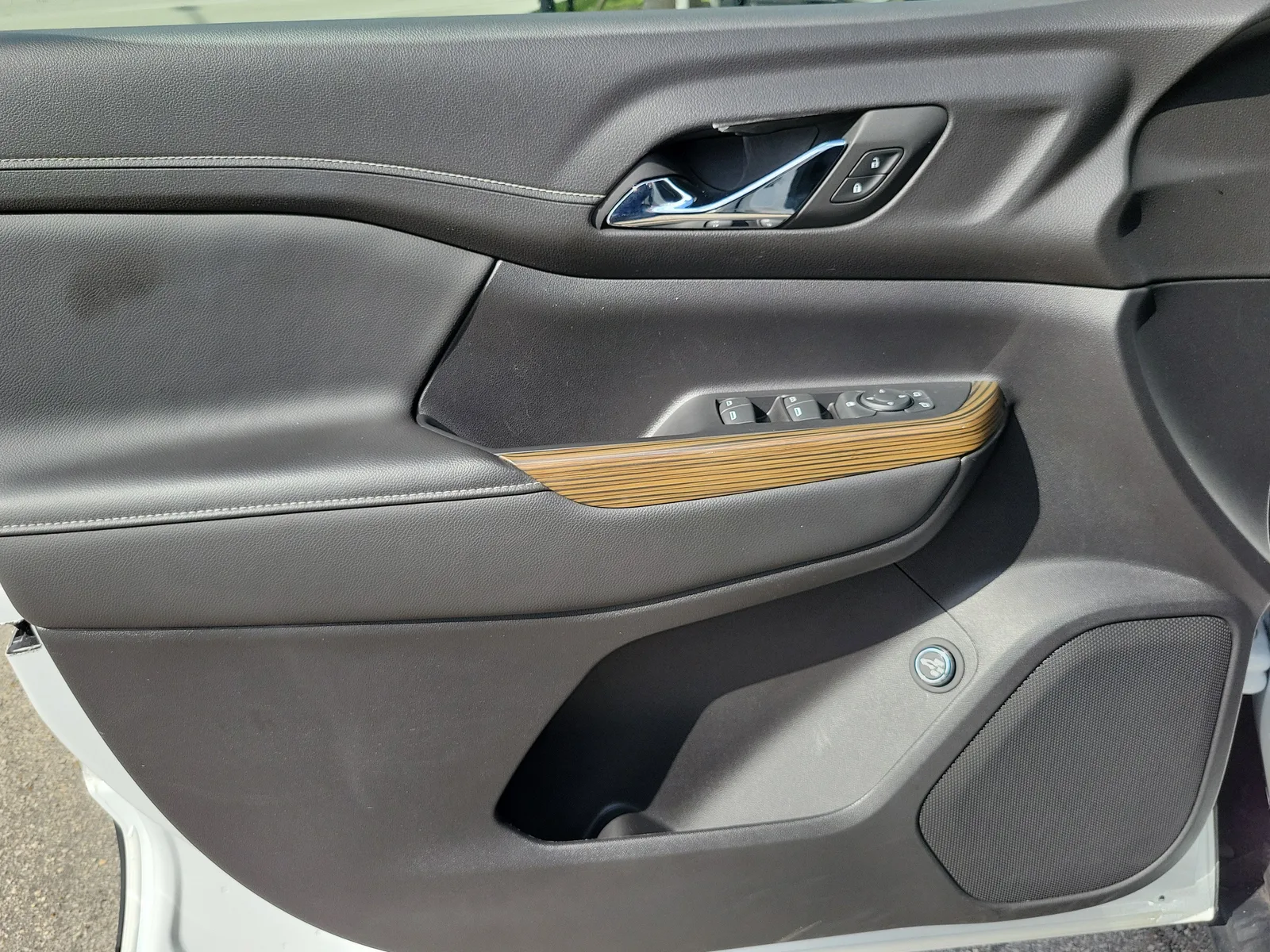 2023 GMC Acadia SLE photo 24