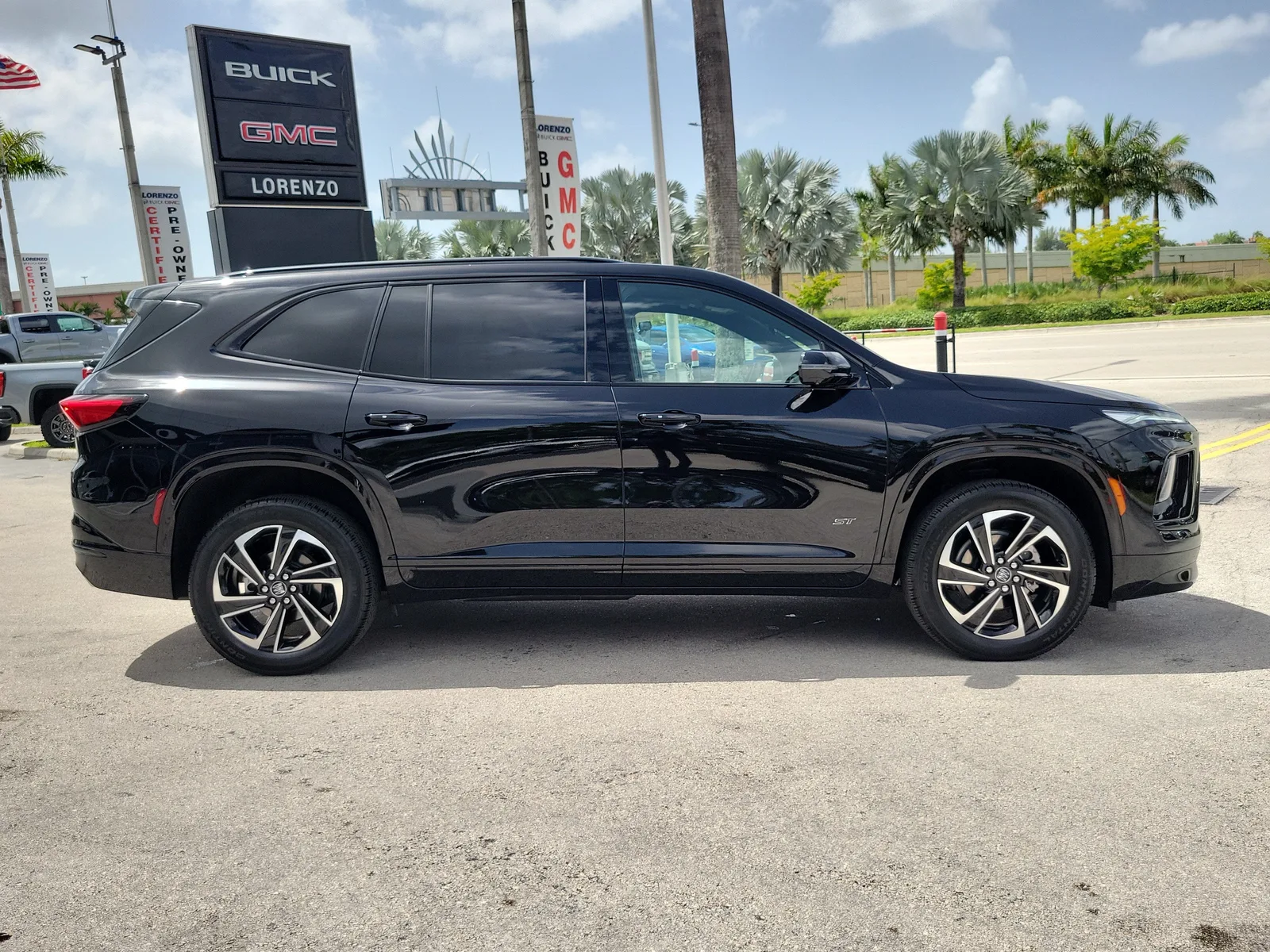 2026 Buick Enclave Sport Touring photo 4