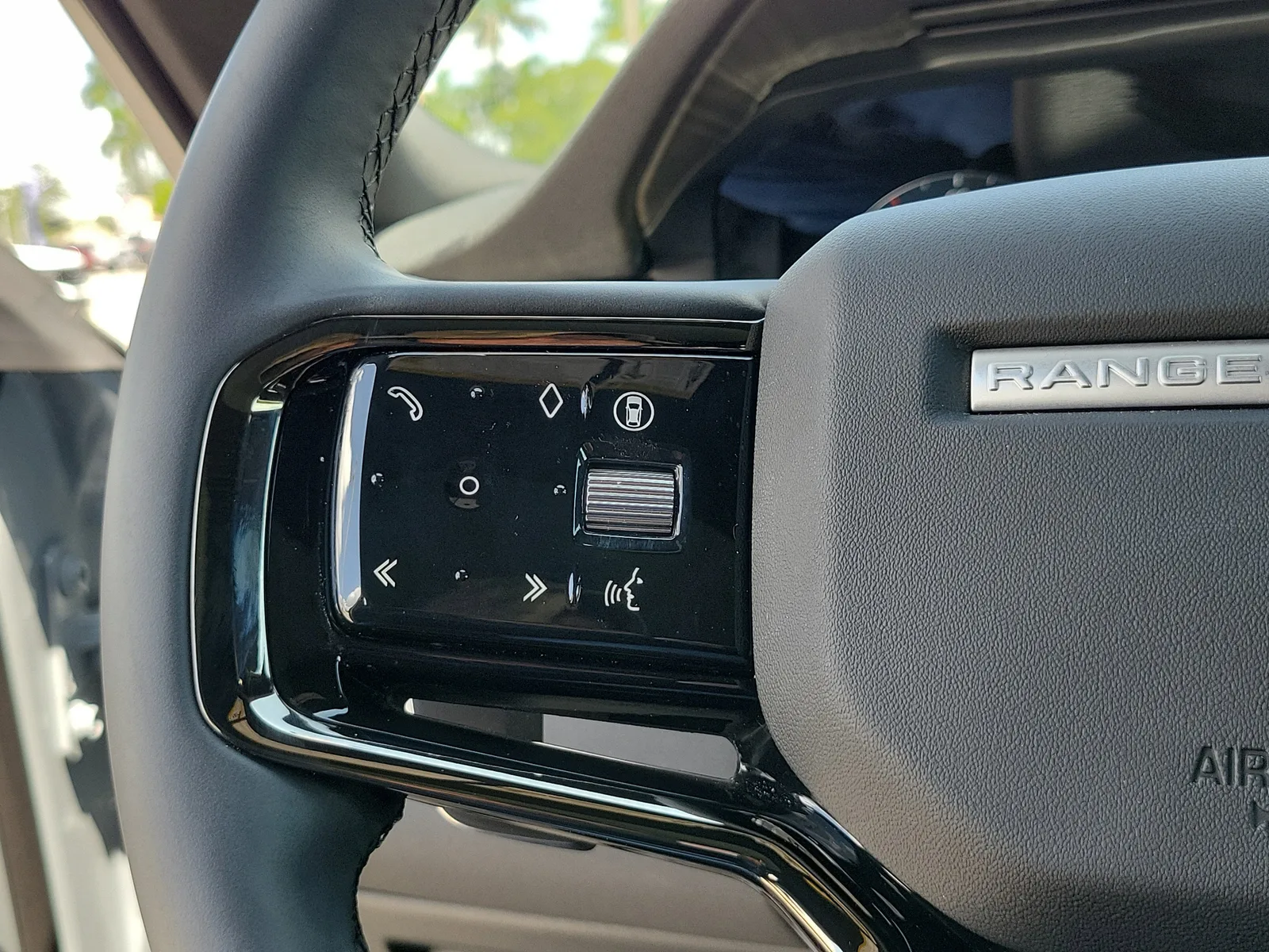 2026 Land Rover Range Rover Evoque Core S photo 23