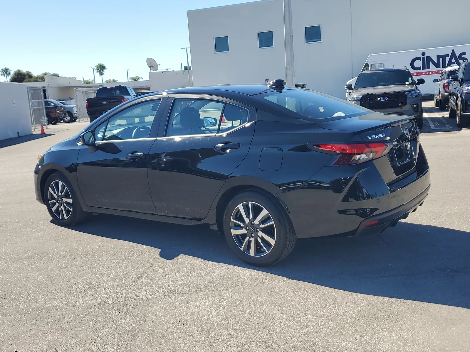2025 Nissan Versa SV photo 7