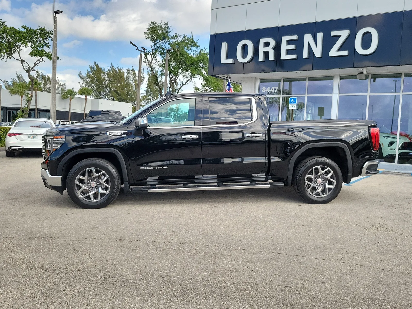 2023 GMC Sierra 1500 SLT photo 8
