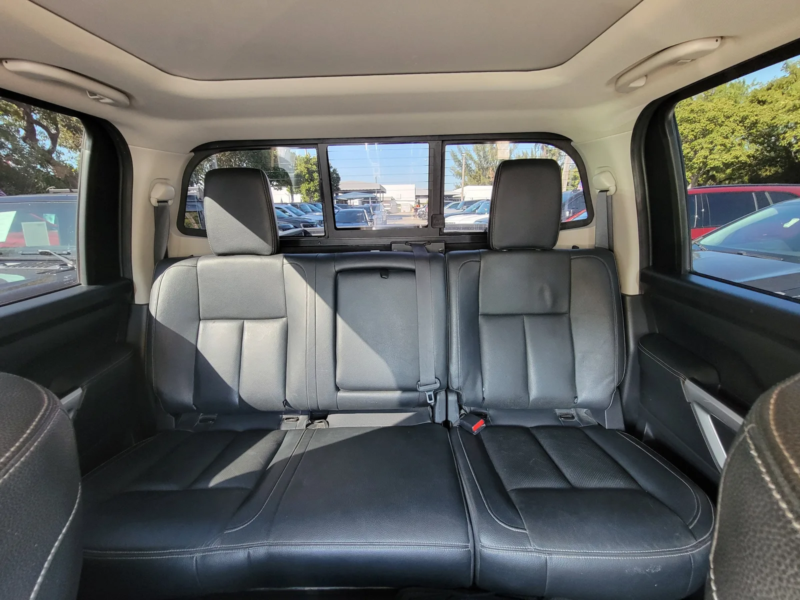 2020 Nissan Titan SL photo 17