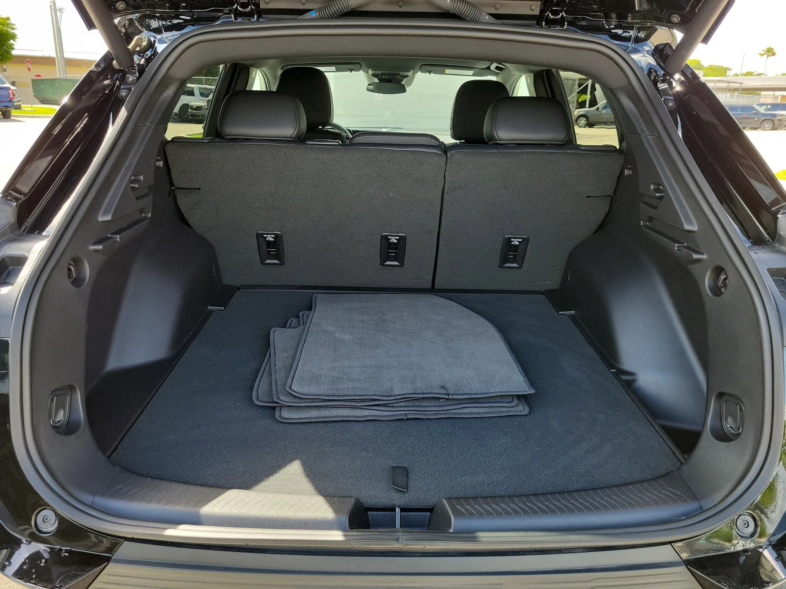 2026 Chevrolet Equinox EV LT2 w/PDE photo 11
