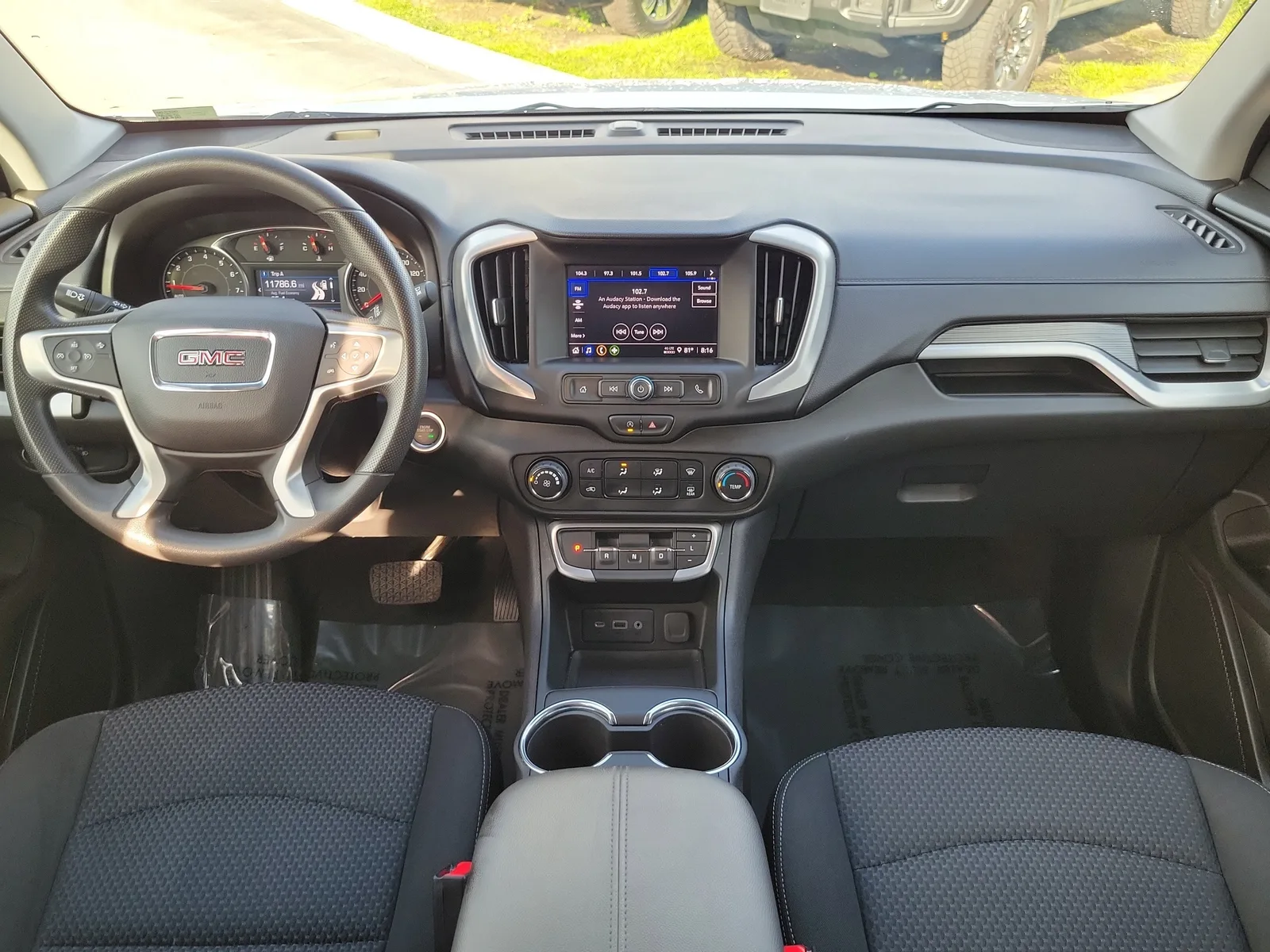 2024 GMC Terrain SLE photo 14
