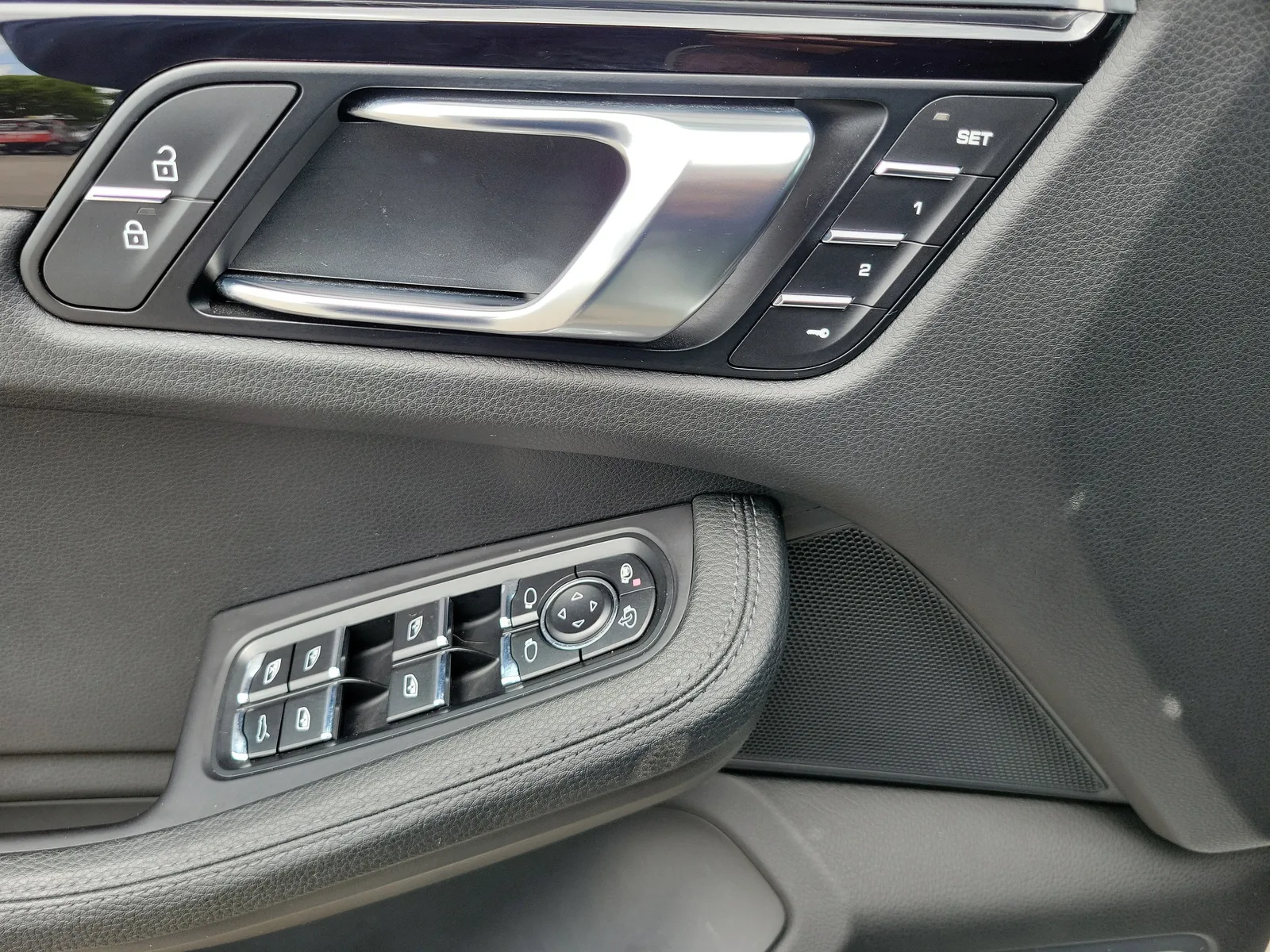 2021 Porsche Macan Base photo 27