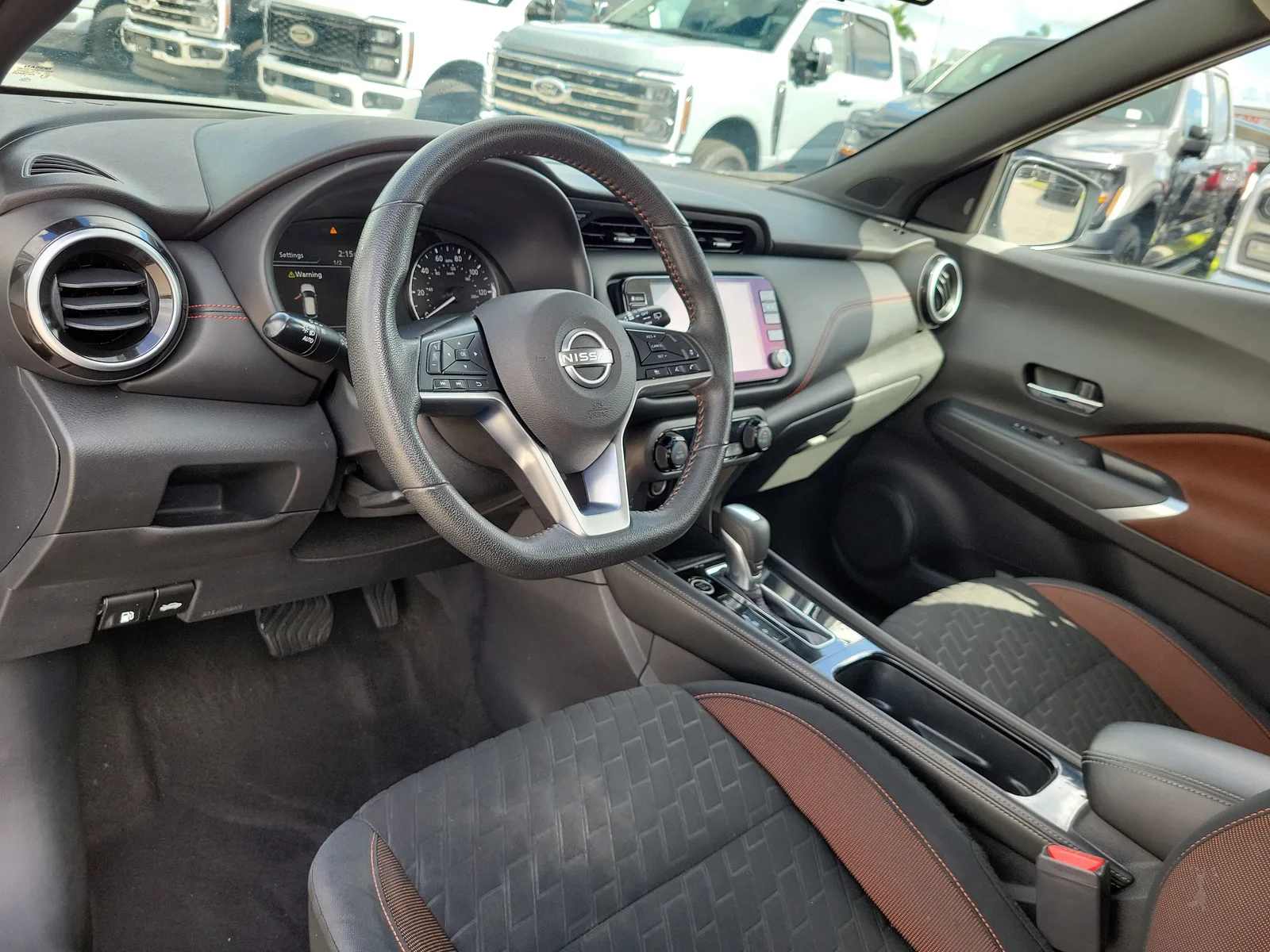 2023 Nissan Kicks SR photo 9