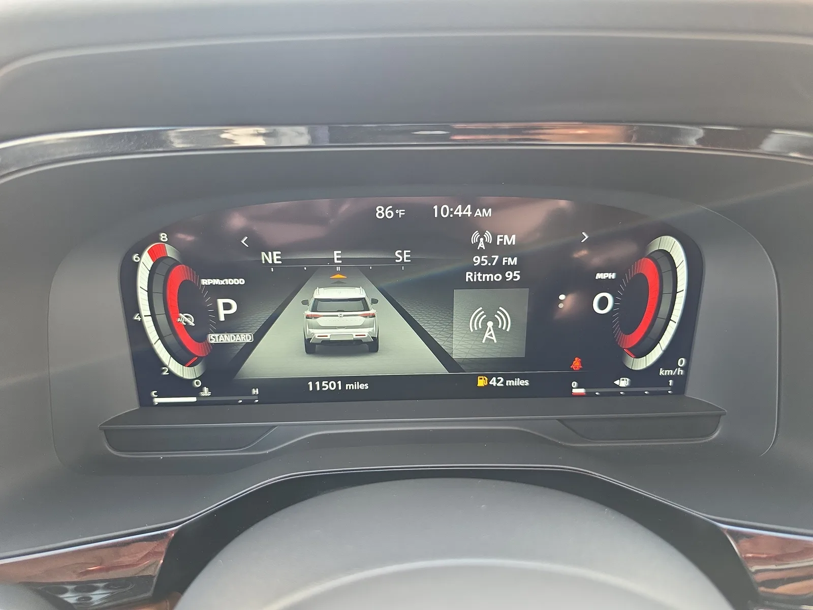 2025 Nissan Pathfinder Platinum photo 28