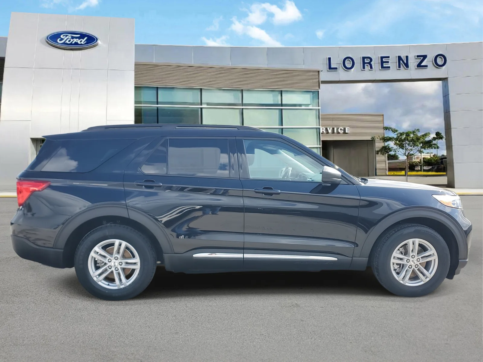 2023 Ford Explorer XLT photo 4