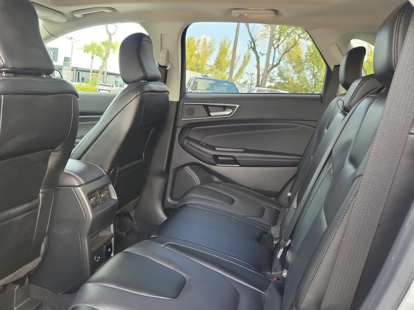 2022 Ford Edge Titanium 4WD photo 14