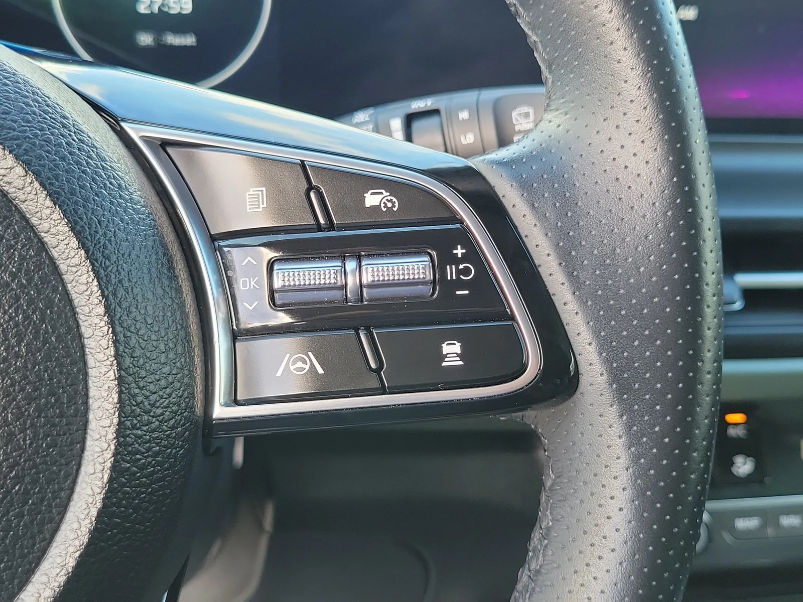 2025 Kia Seltos SX photo 14