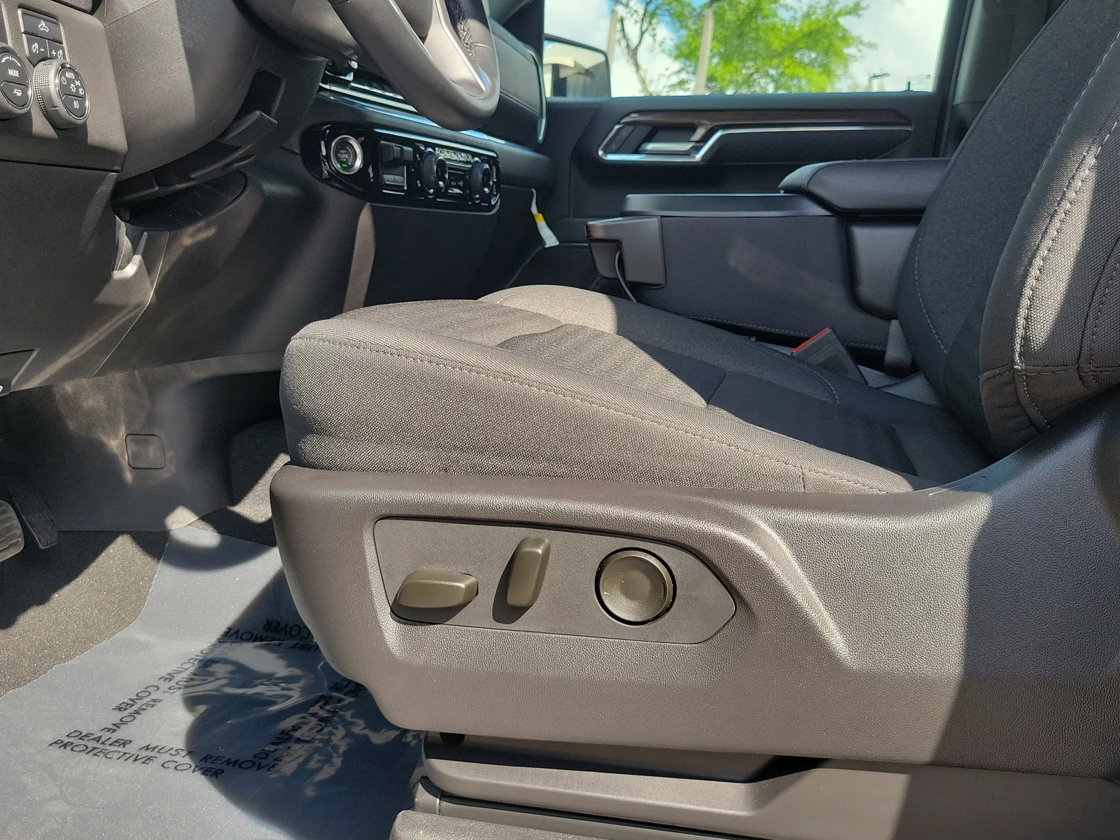 2024 Chevrolet Silverado 1500 RST photo 13