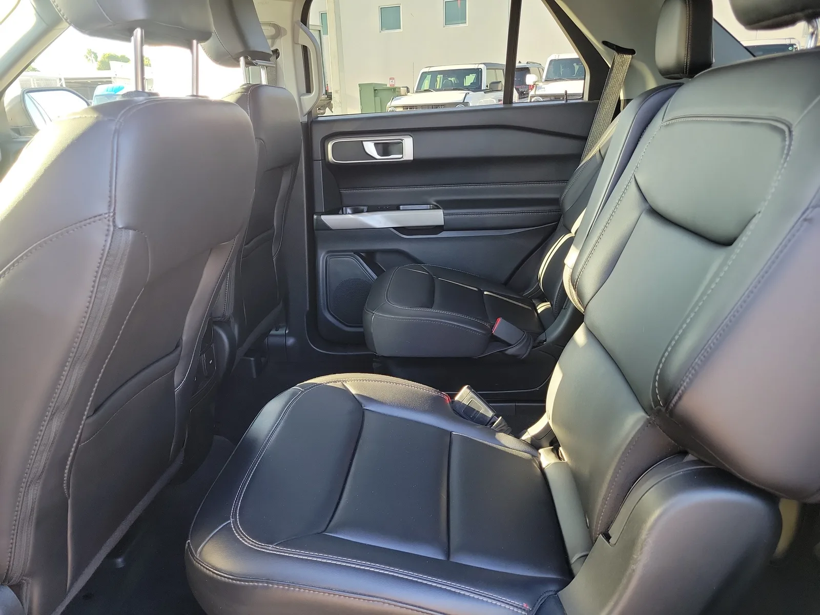 2023 Ford Explorer XLT photo 14