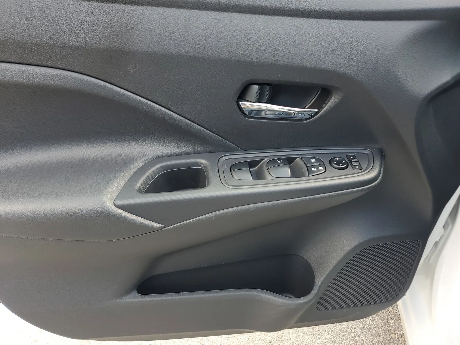 2025 Nissan Versa SV photo 24