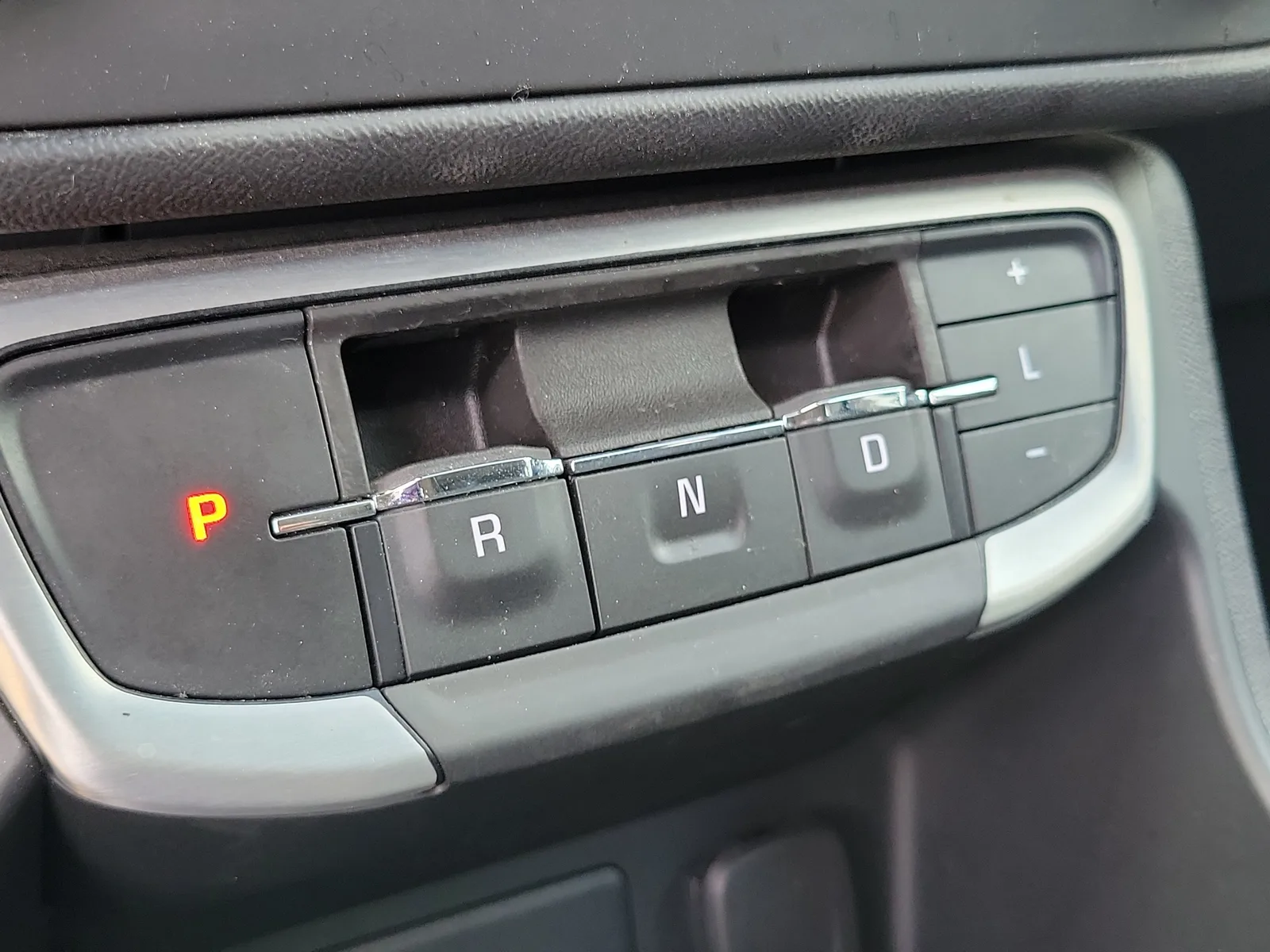 2024 GMC Terrain SLE photo 25
